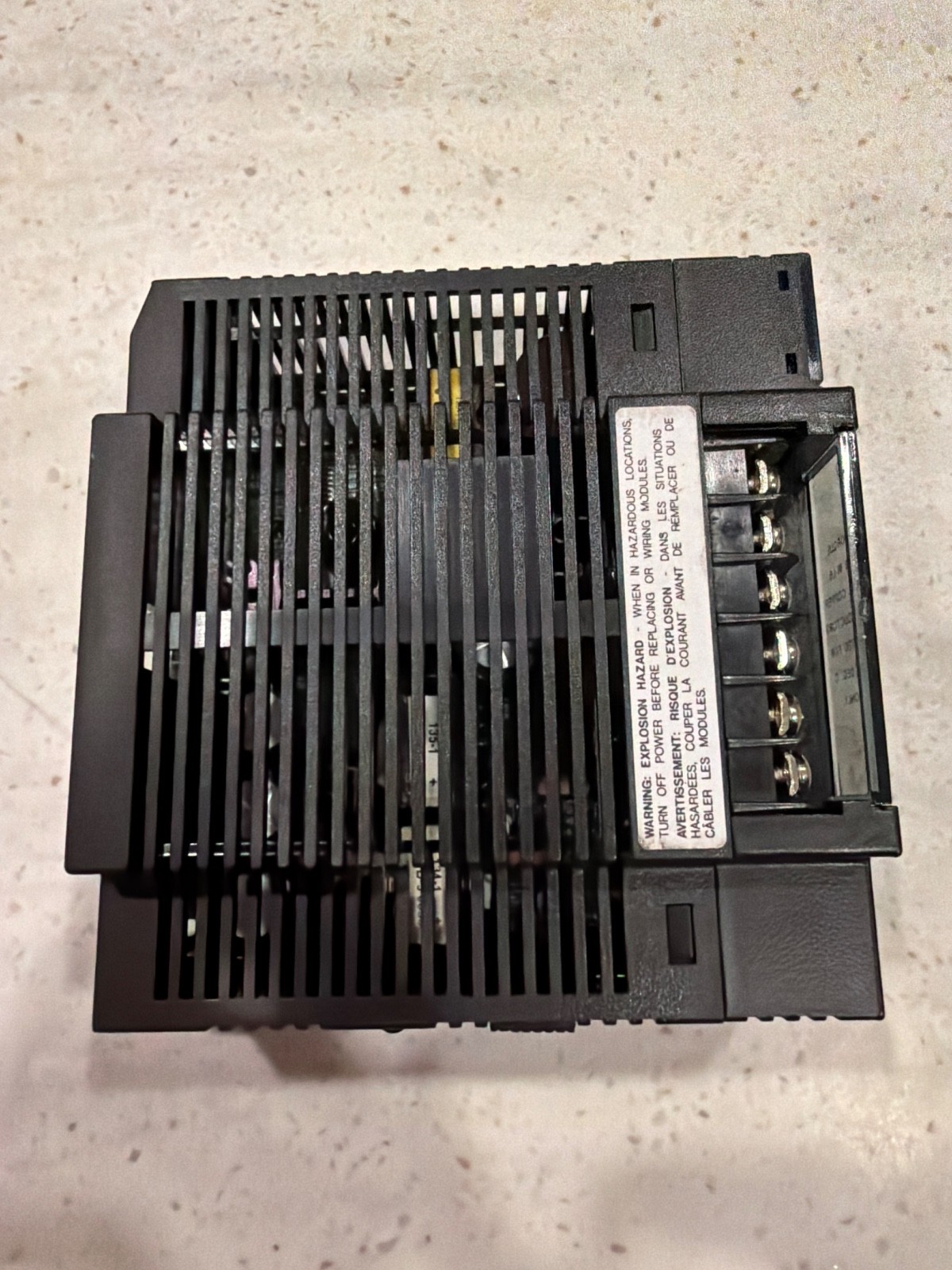 GE Fanuc IC693PWR321W Series 90-30 Power Supply 120/240VAC 125VDC. Loc3D-21