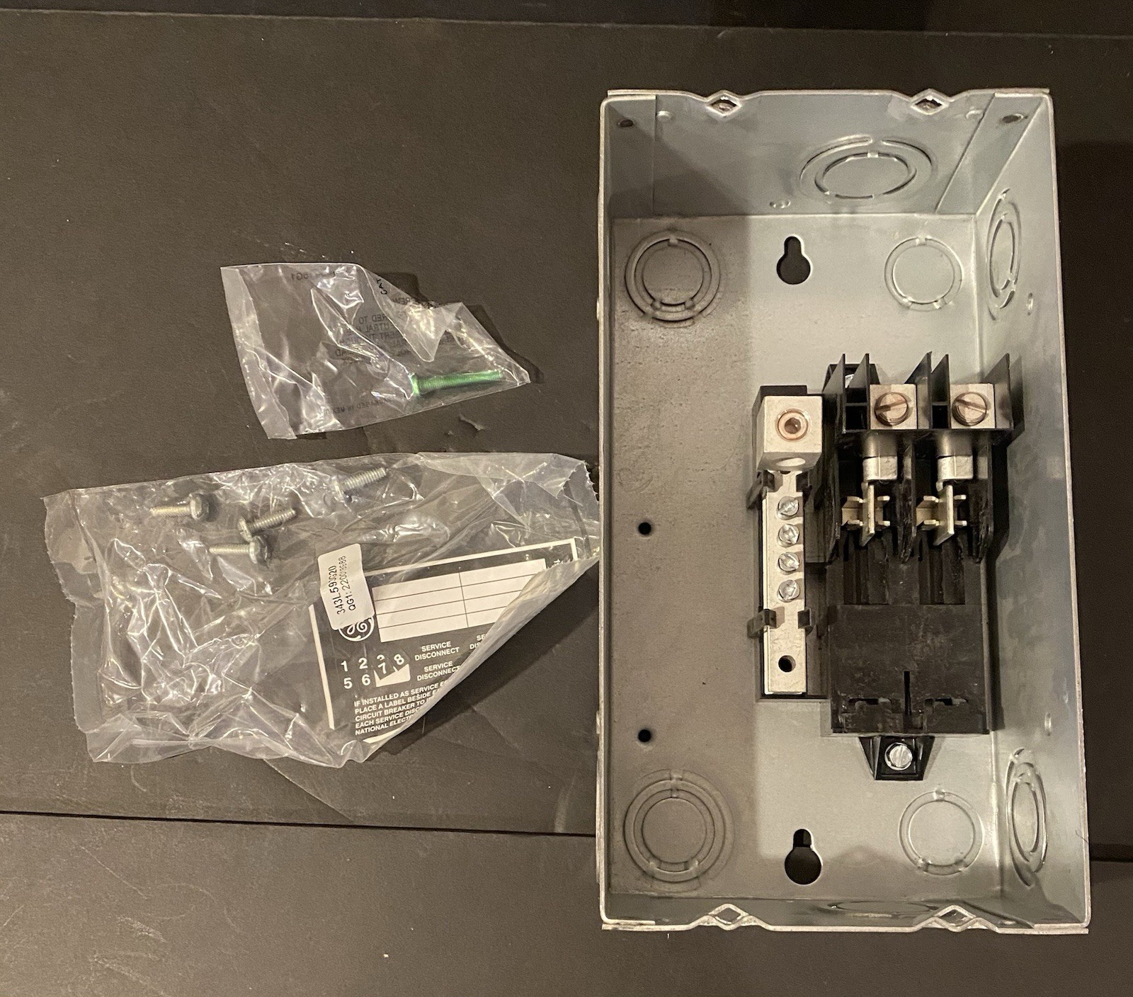 TL270SCUP 2-Space 4-Circuit Indoor Single-Phase Main Lug Circuit Breaker Panel