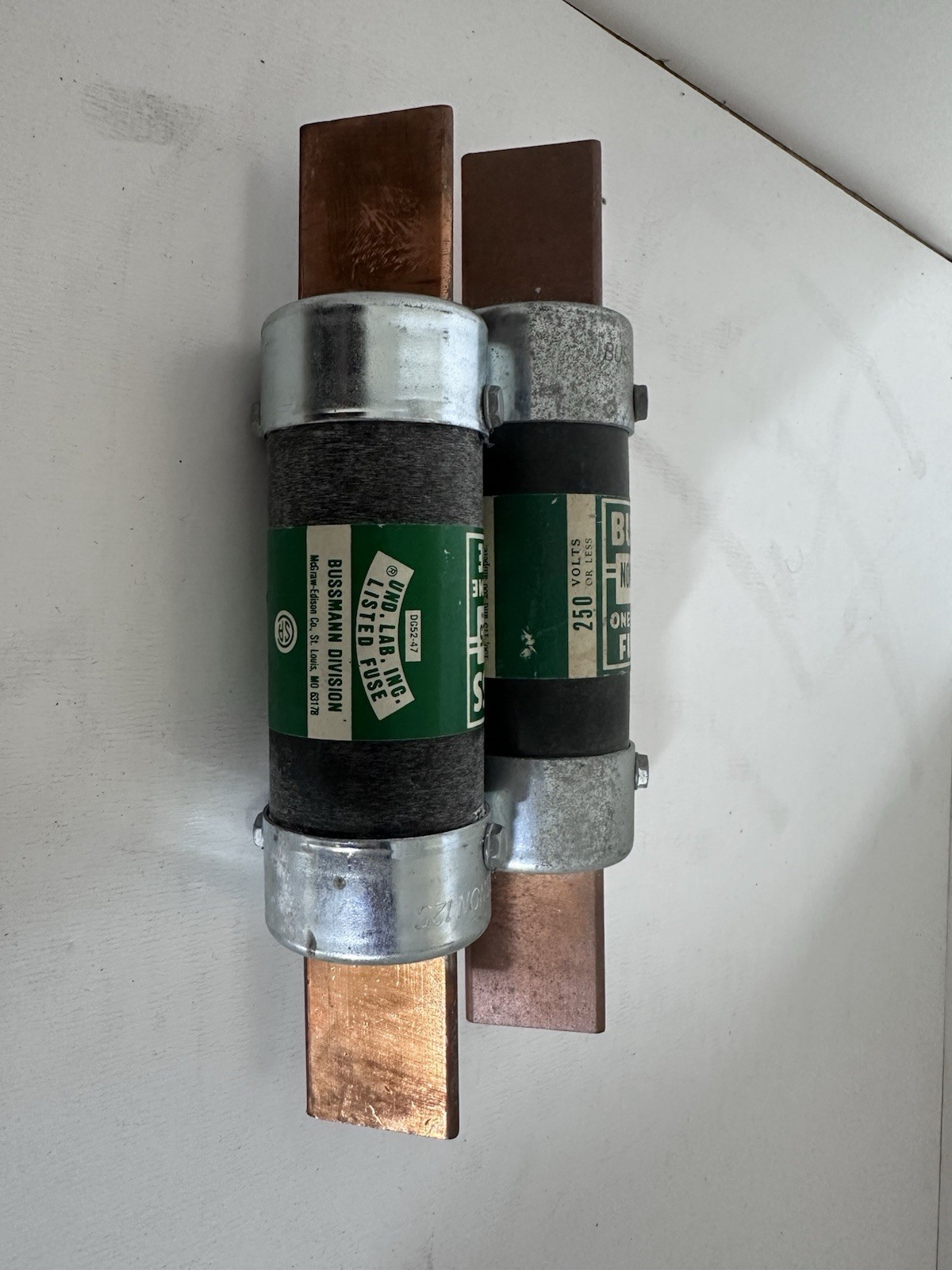 BUSSMANN BUSS NON-125 250V 200A ONE-TIME FUSE 2 Pack