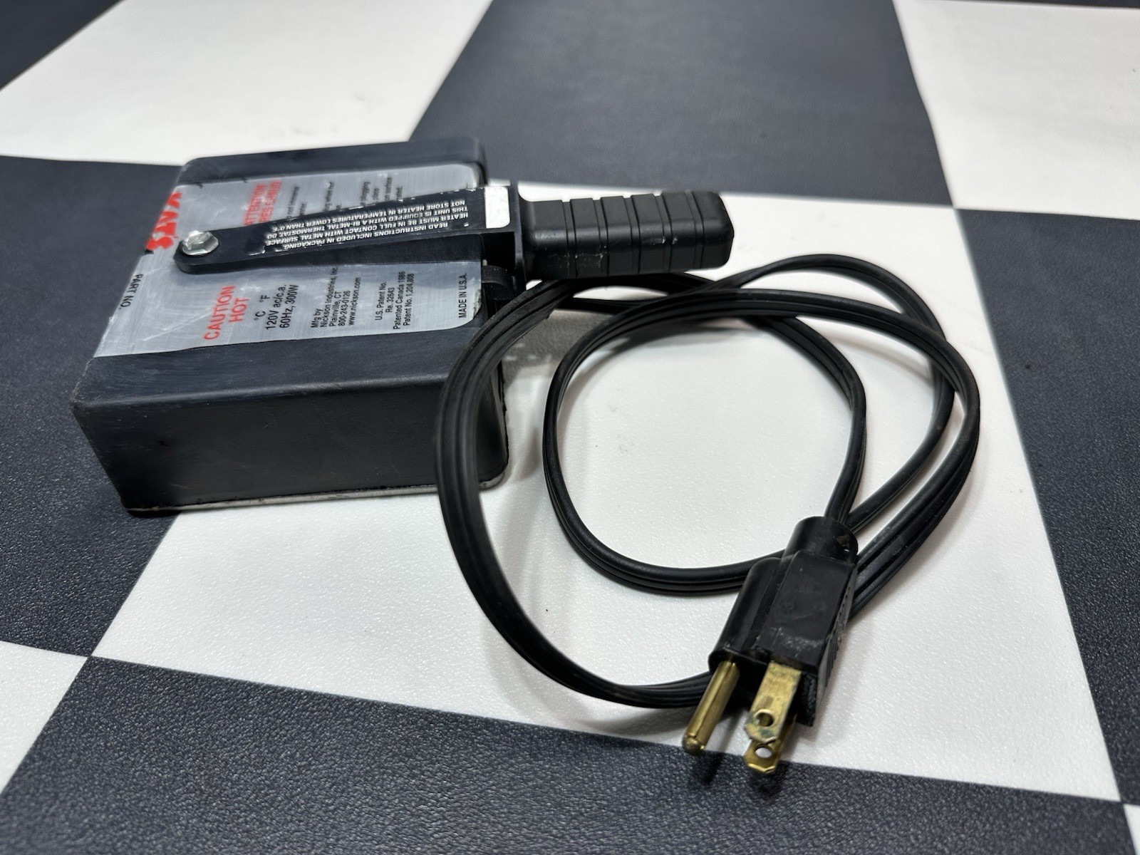 Kat’s Handi-Heat Magnum Magnetic Heater 3″ x 5″ 300 Watt 120V PART 1160