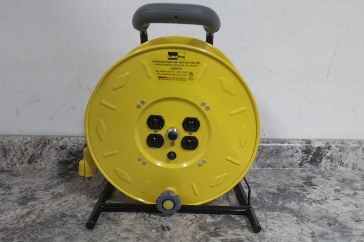 Lumapro 22M975 100 Ft L 120VAC 13 Max Amps 4 Outlet Extension Cord Reel