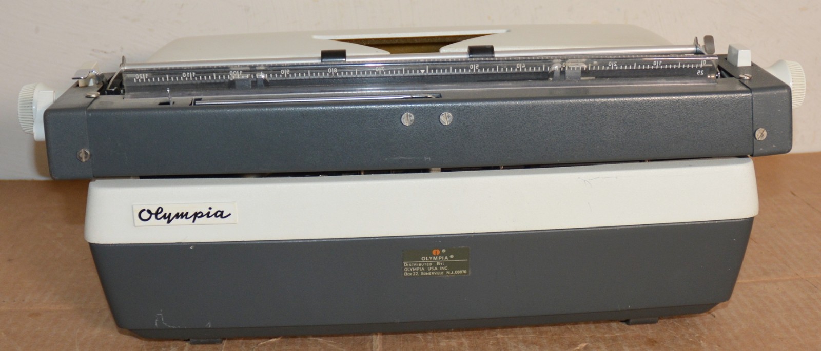 Olympia SGE 35 Typewriter Working with Dust Cover International