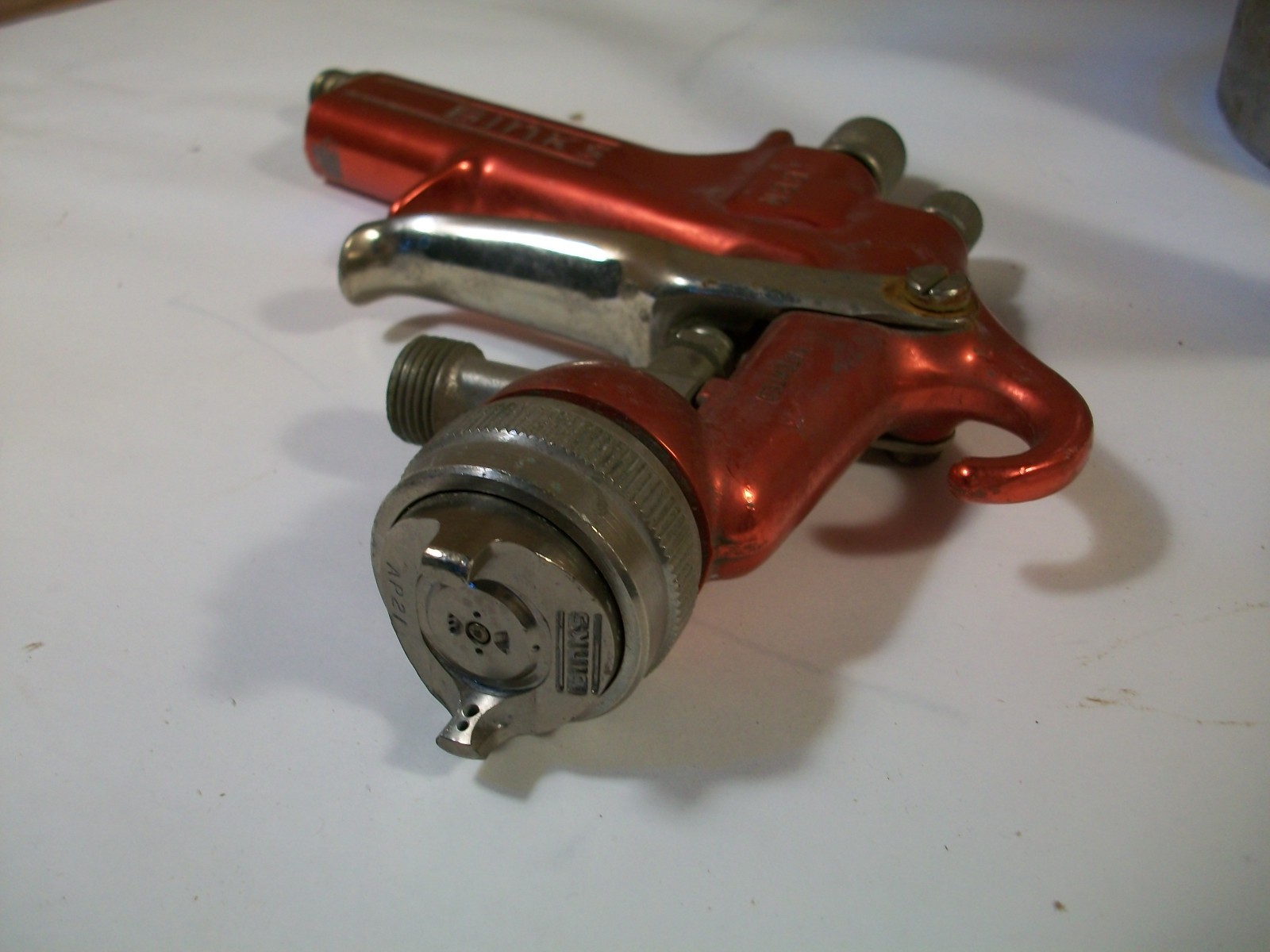 BINKS 2100 Spray Gun w/ Regulator & 2 Quart Pressure Pot & BBR Red Gun Untested
