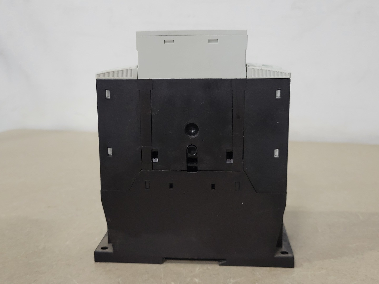 Eaton XTCE040DS1A 40 Amp, 3 Pole, 1NO+1NC, 110/120 VAC Coil Contactor – Parts