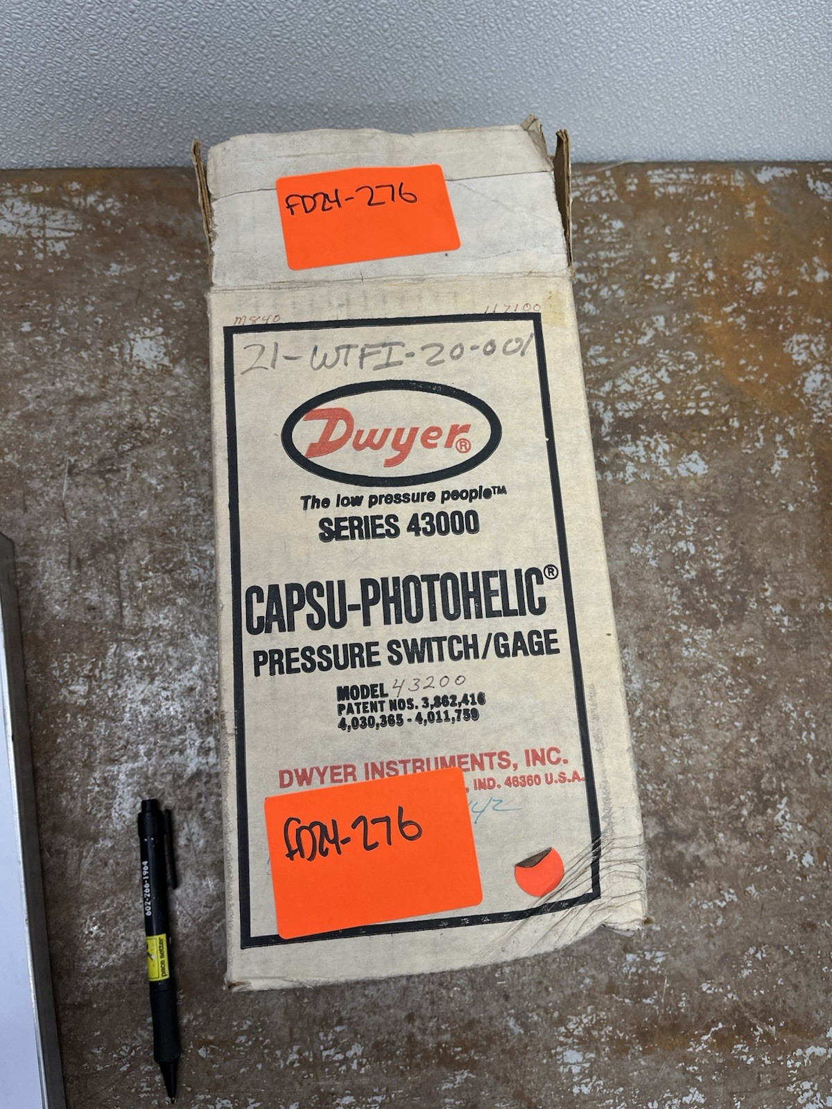 Dwyer 43200 Capsu-Photohelic Pressure Switch/Gauge (0-200″w.c.)