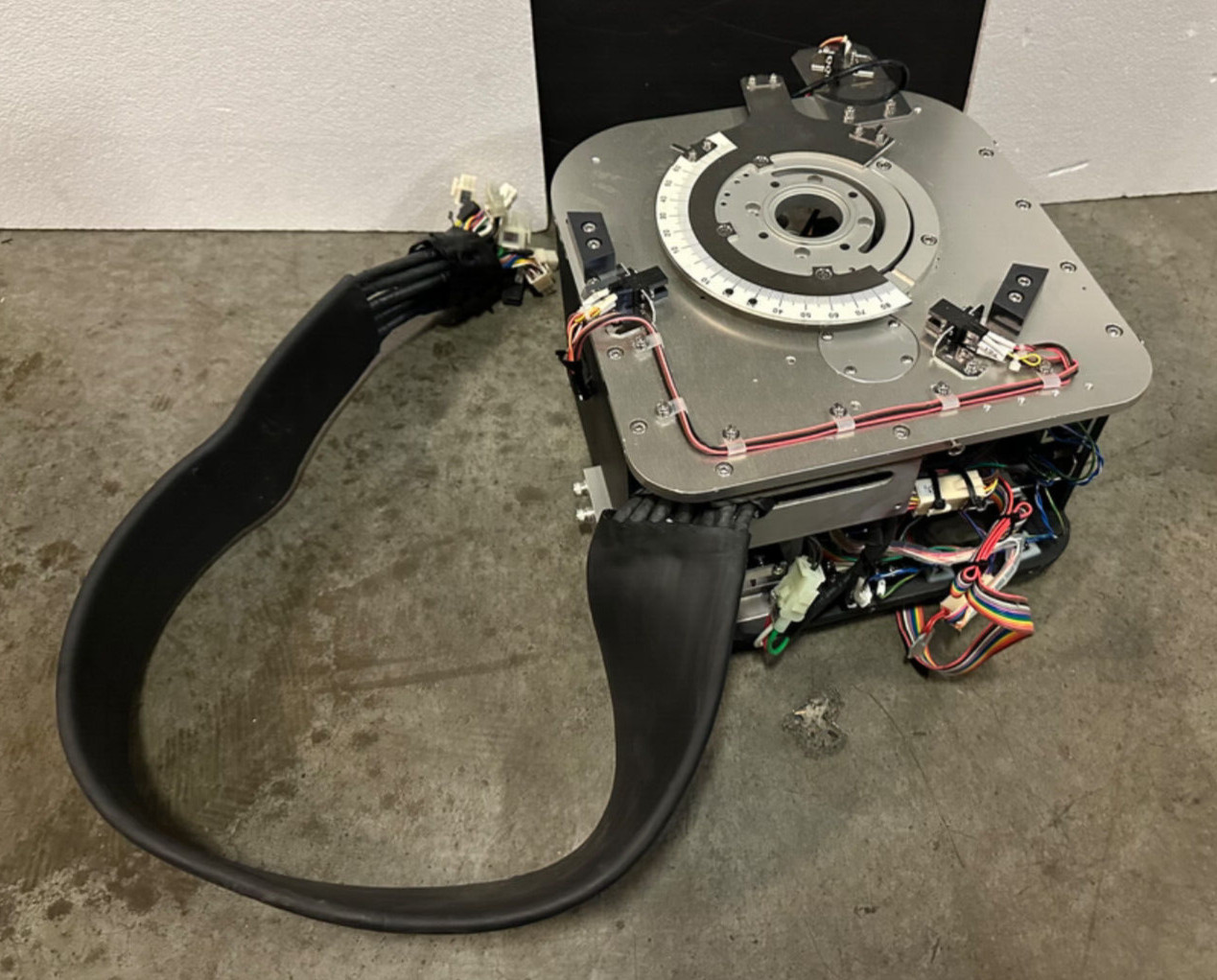 AS IS UNTESTED Daifuku Motoroized Stage CRM-3476A – For Parts