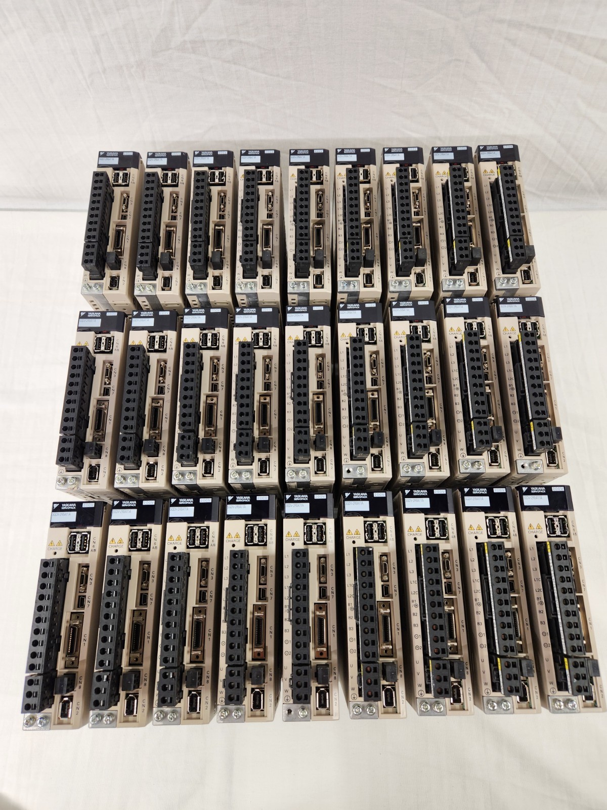 YASKAWA SGDV-2R8A11A SERVOPACK , Sigma V SERVO DRIVE, 200V Used