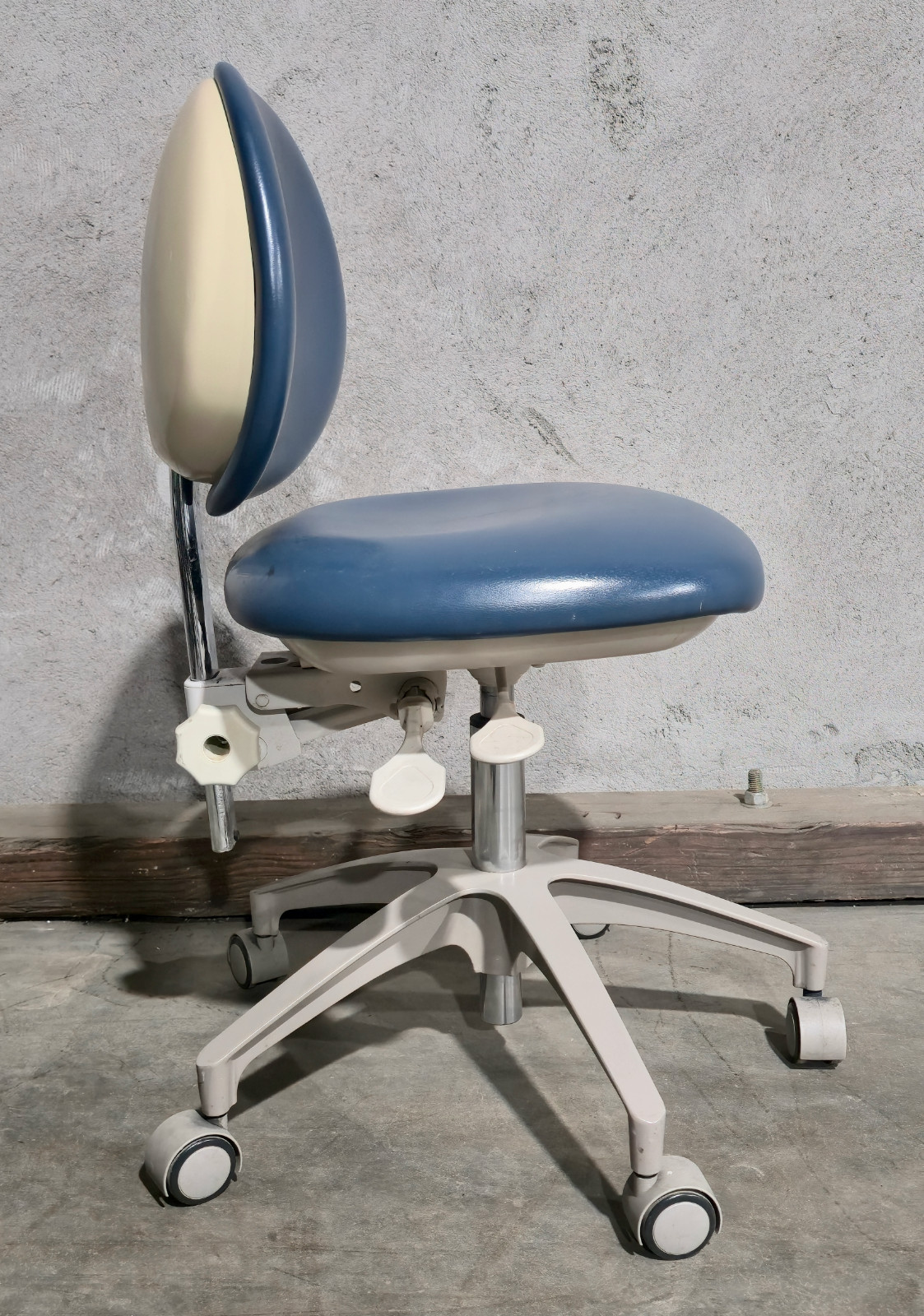 Adec 1601 Doctor Dental Assistant Stool WILL NEED A NEW CYLINDER BAR