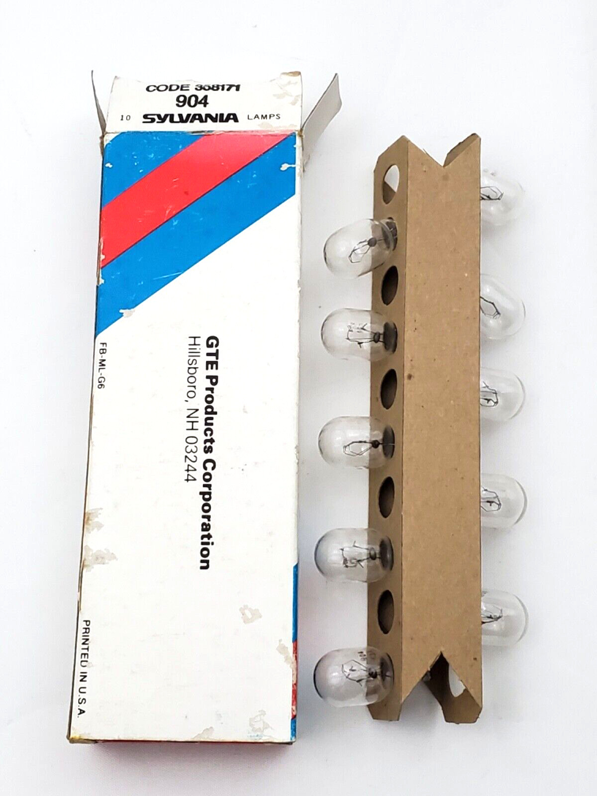 Box of 10 Sylvania 904 Miniature Lamps 13.5 Volt .69A Glass Wedge Base