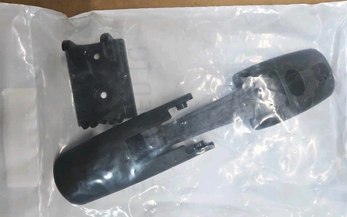 Vermeer Latch #509643001 Rubber draw aero. Fits many balers see below.