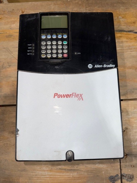 Allen Bradley 20HP 480 VAC 27A VFD Powerflex 70 20AD027A3AYNANC0 Series A