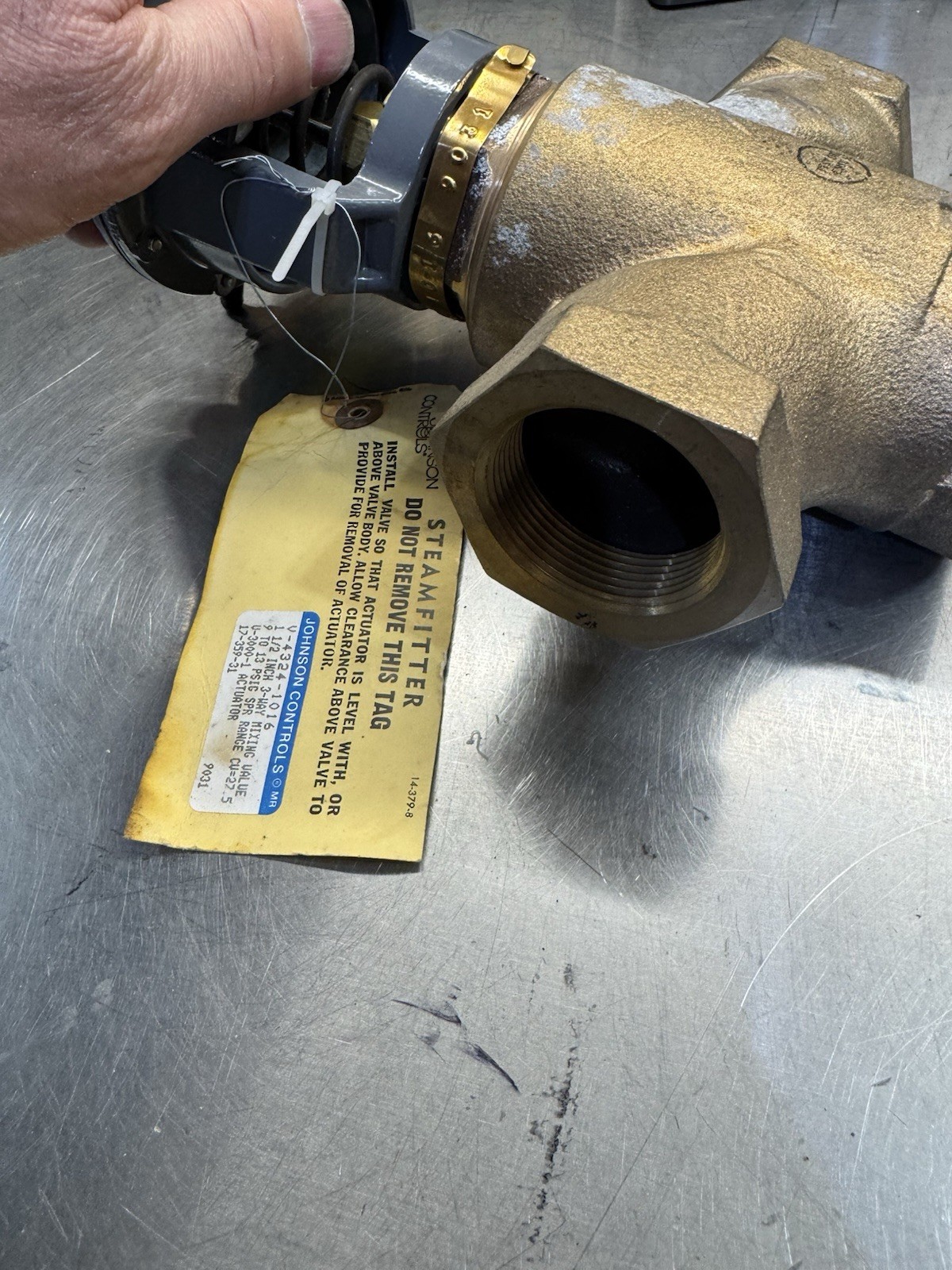 Johnson Controls V-3000-1 , 1 1/2” 3 Way Pneumatic Control Valve