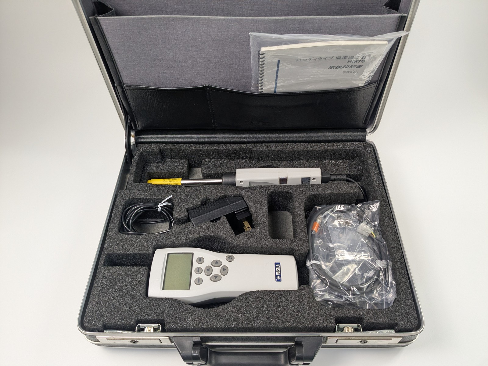 VAISALA HM70 Handy Type Thermo-Hygrometer Indicator with case MI70 HMP75