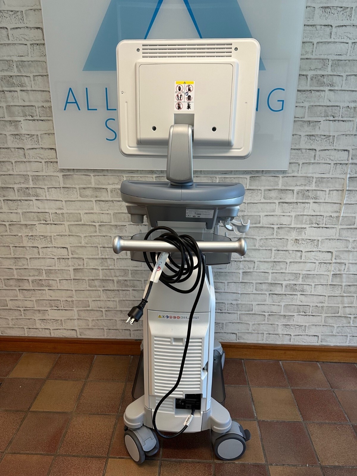 GE Voluson P8 BT18 4D Ultrasound Machine