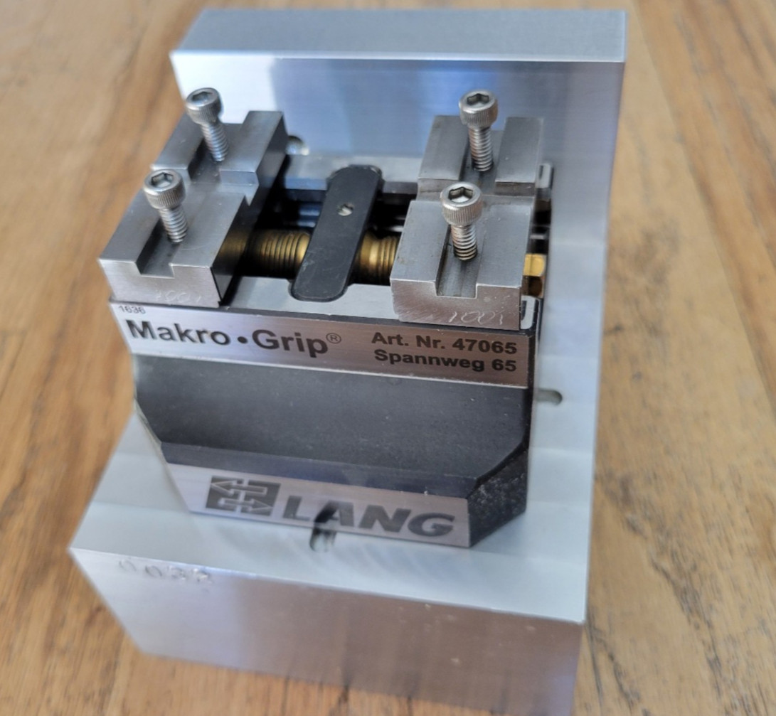 Lang Makro Grip 46 5-Axis Self-Centering CNC Vise 47065 (48065-New Ver) Pullstud
