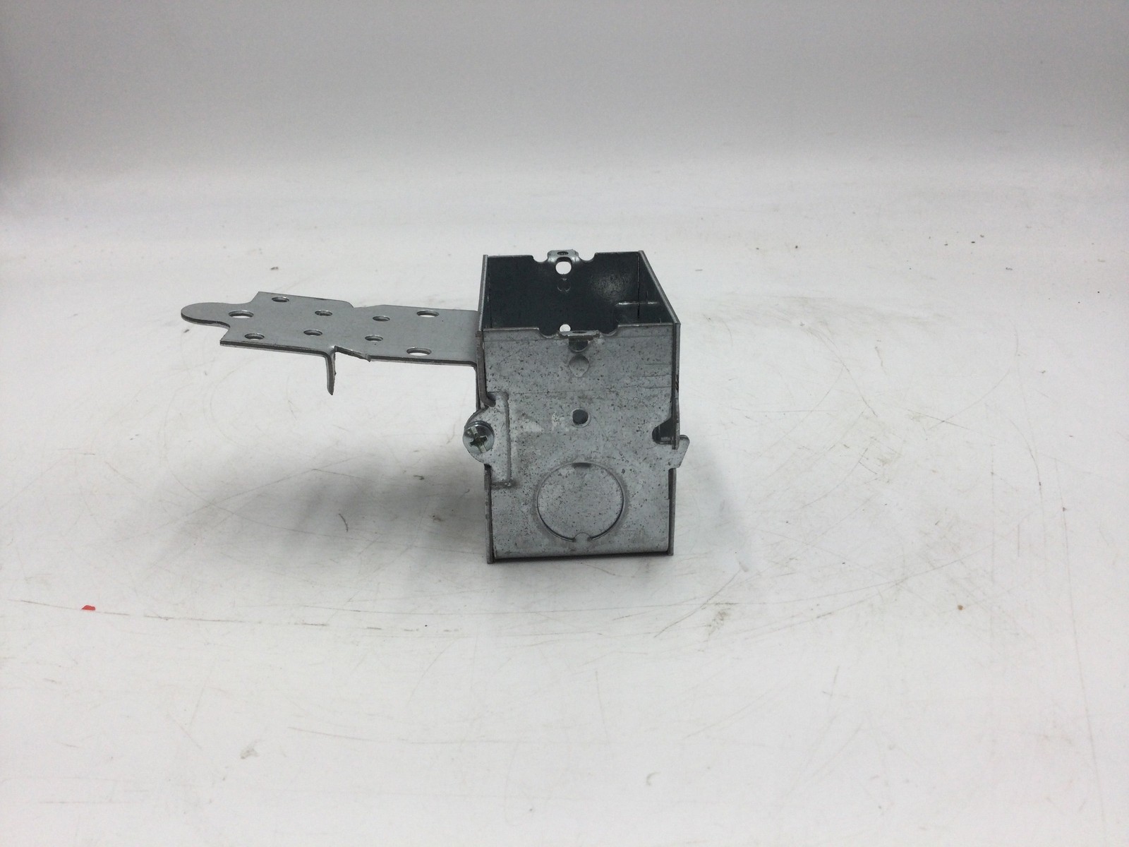 Eaton/Crouse-Hinds TP220/665066 2-1/2″ Deep Switch Box