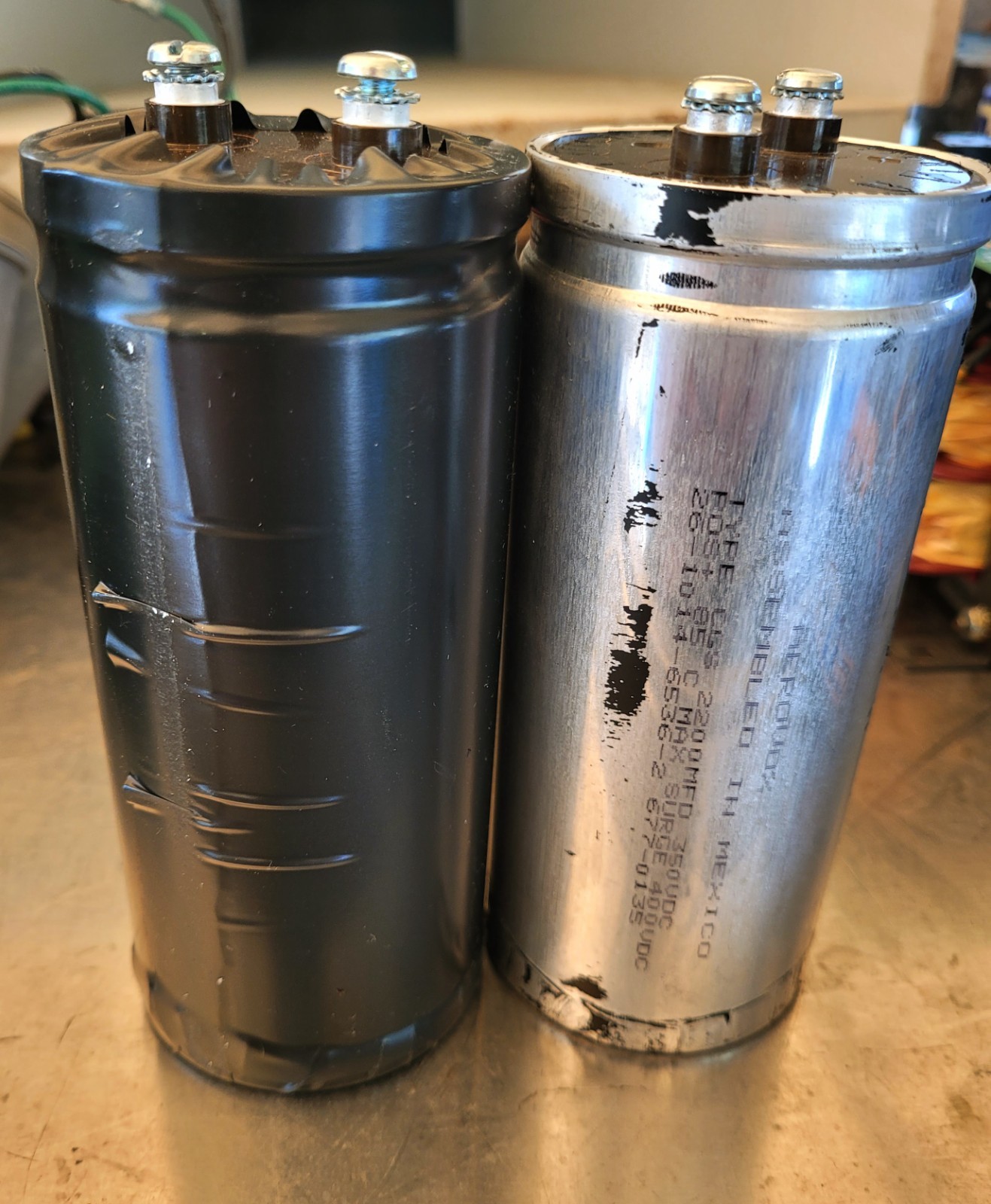 Pair of AEROVOX CGS 2200MFD 350VDC SURGE 400VDC 20-1014-6536-2 677-0135