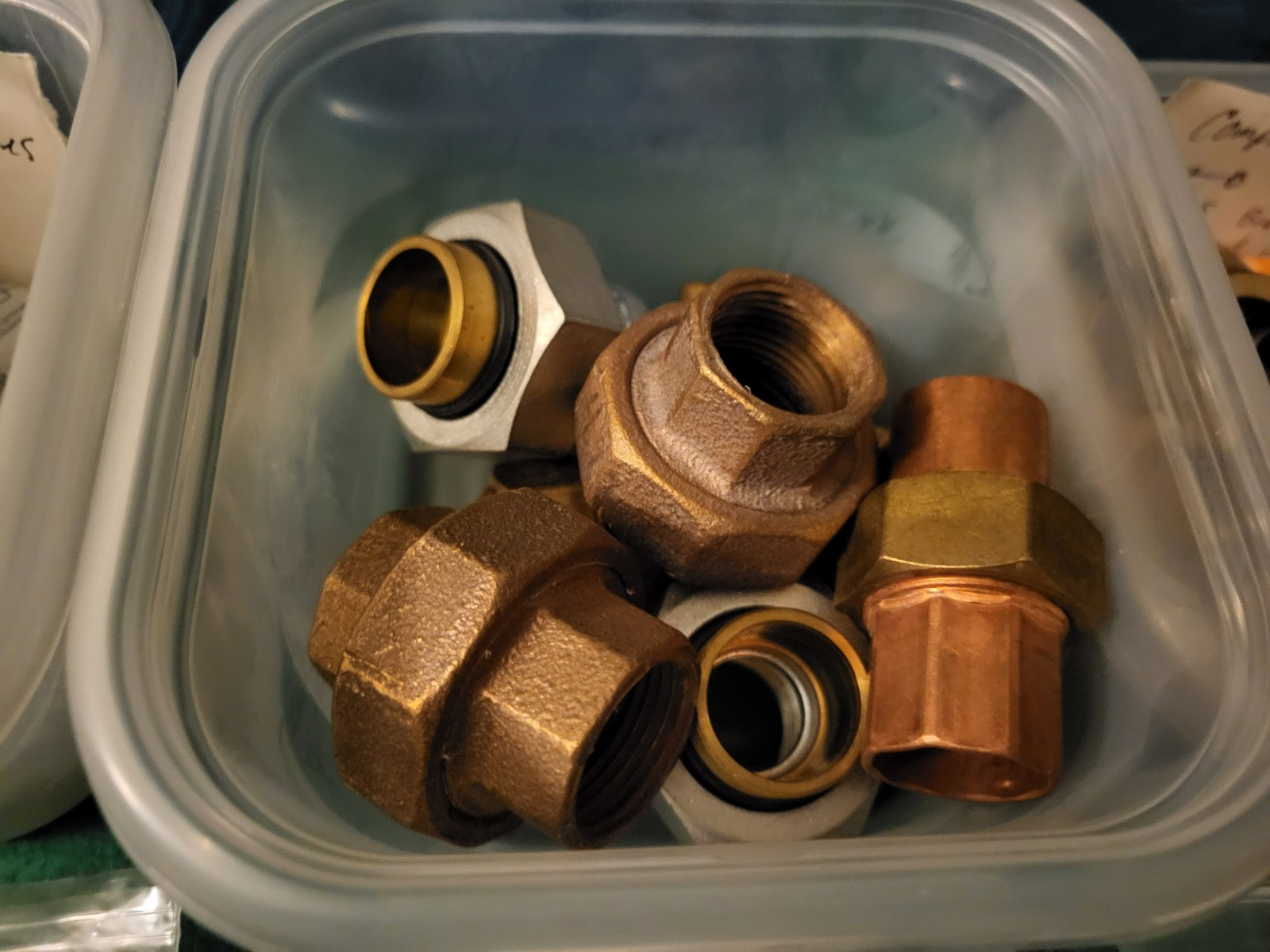 HUGE LOT OF BRASS FITTINGS, CONNECTORS FEW PLASTIC, IRON OVER 340 PIECES 24LBS