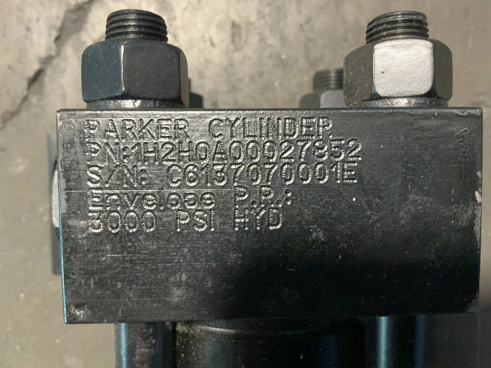 PARKER CYLINDER 2.00CC2HRNAT1S19AC52.000