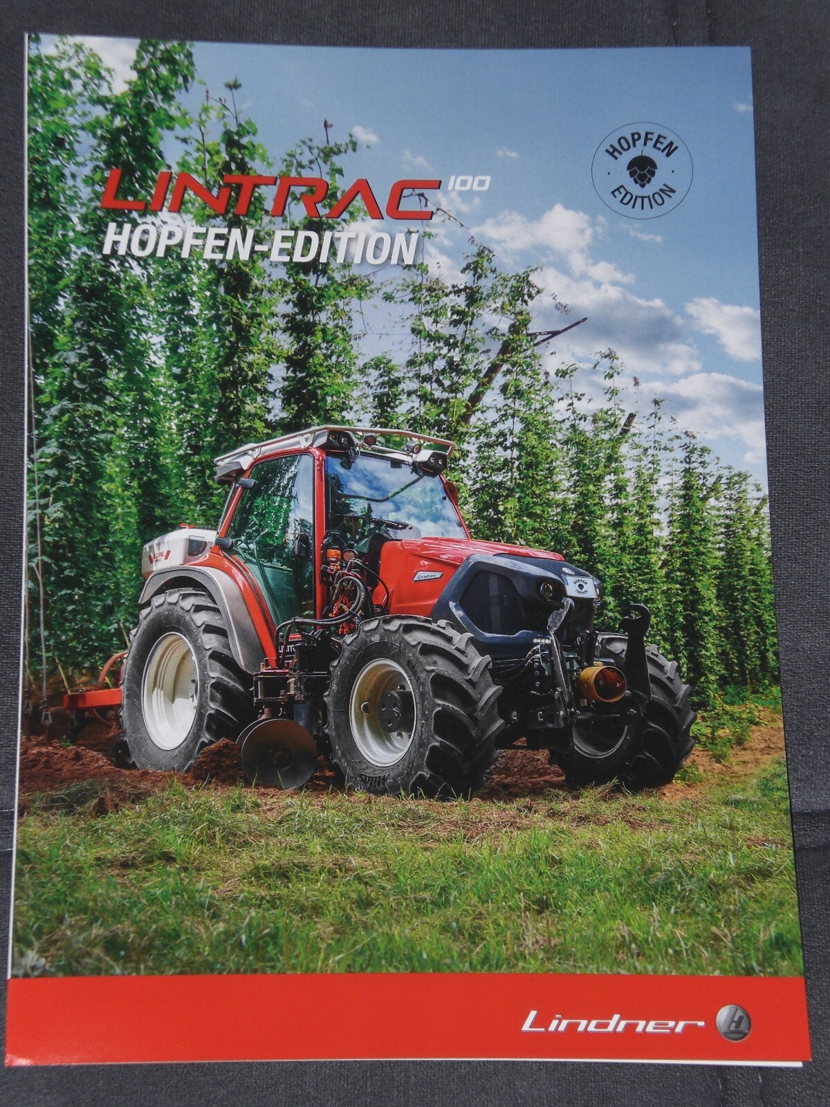 Lindner Lintrac 100 Hop Tractors Brochure from 11/2023 (24100)