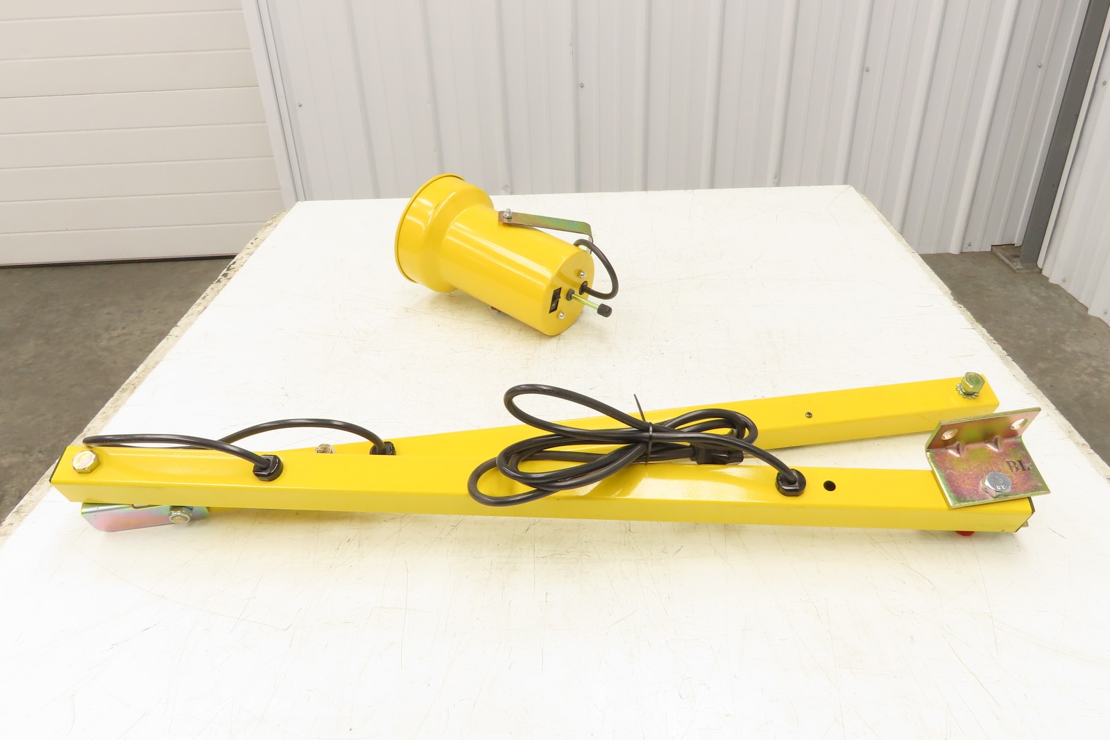 Mars SDL-60 Tri-Lite Dock Loading Light 60″ Reach Single arm