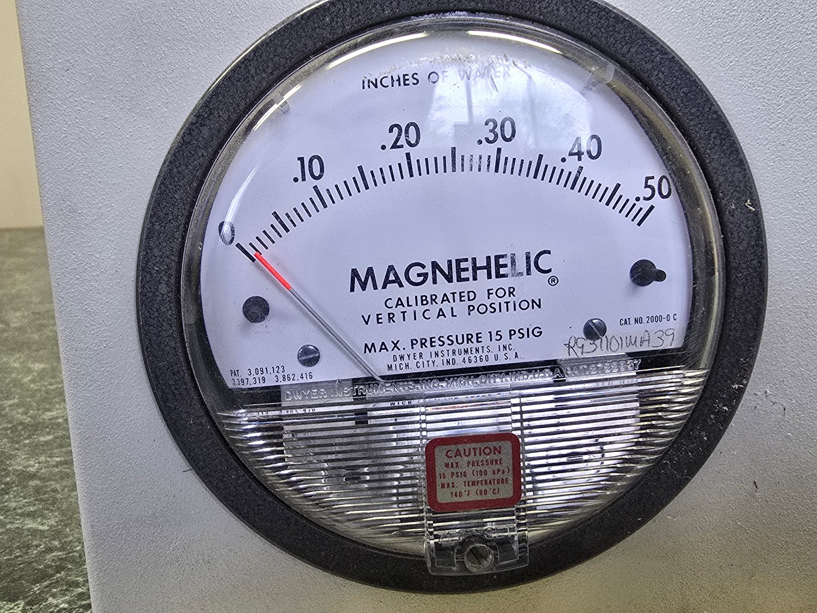 DWYER INSTRUMENTS 2000-0 C MAGNEHELIC GAUGE15PSIG MAX PRESSURE 140°F MAX. TEMP.