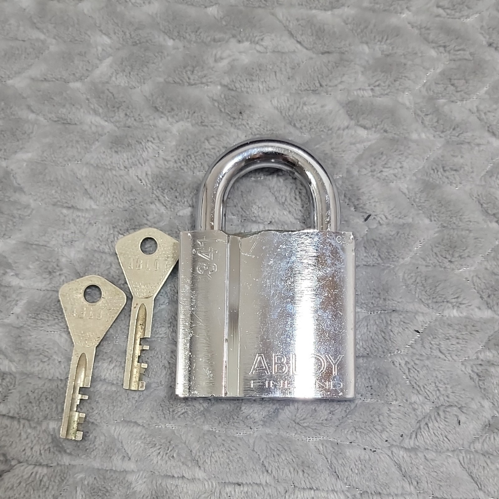 ABLOY Finland 341 Enforcer Steel Padlock Silver D Keyway 3/8″ Shackle with Keys