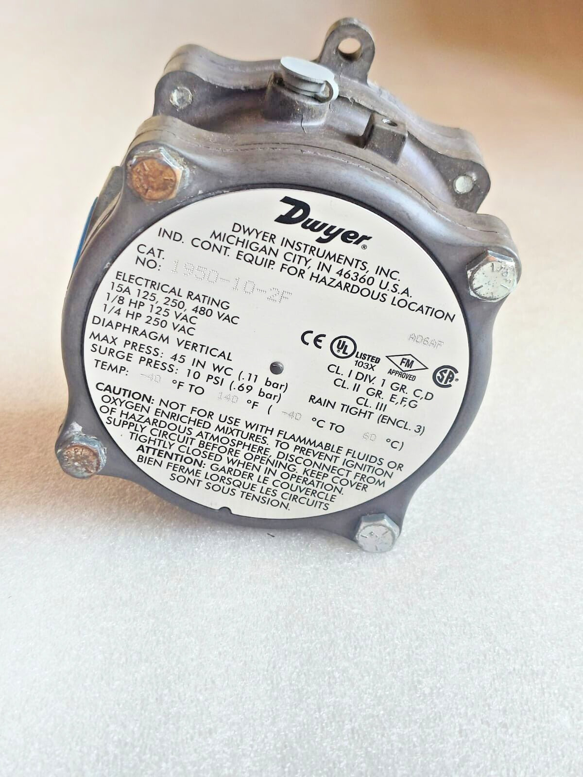 DWYER 1950-10-2F EXPLOSION PROOF DIFFRENTIAL PRESSURE SWITCH NEW# FREE SHIPPING.