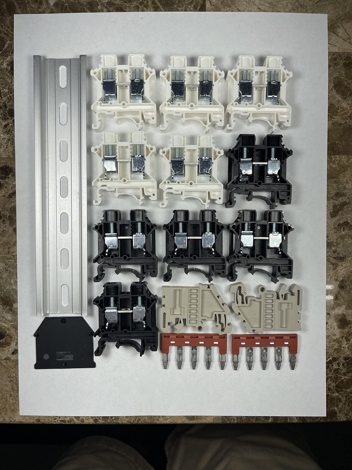 Dinkle Combiner DK10N White/Black 10 Gang with Jumpers Inserted DIN Rail Term…