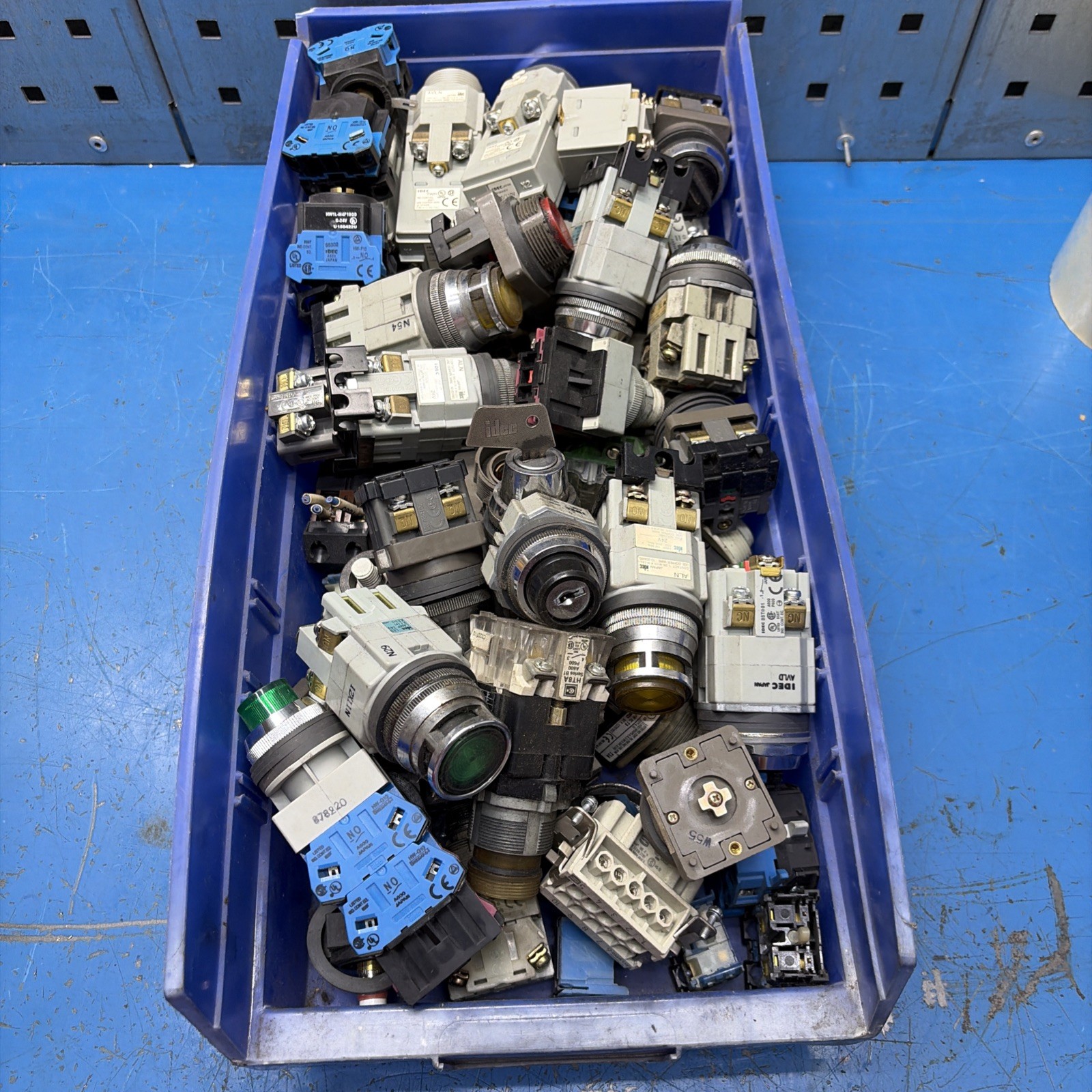 Large Lot Of IDEC ABN Switches And Colored Cap Tops Fast Shipping! + Warranty