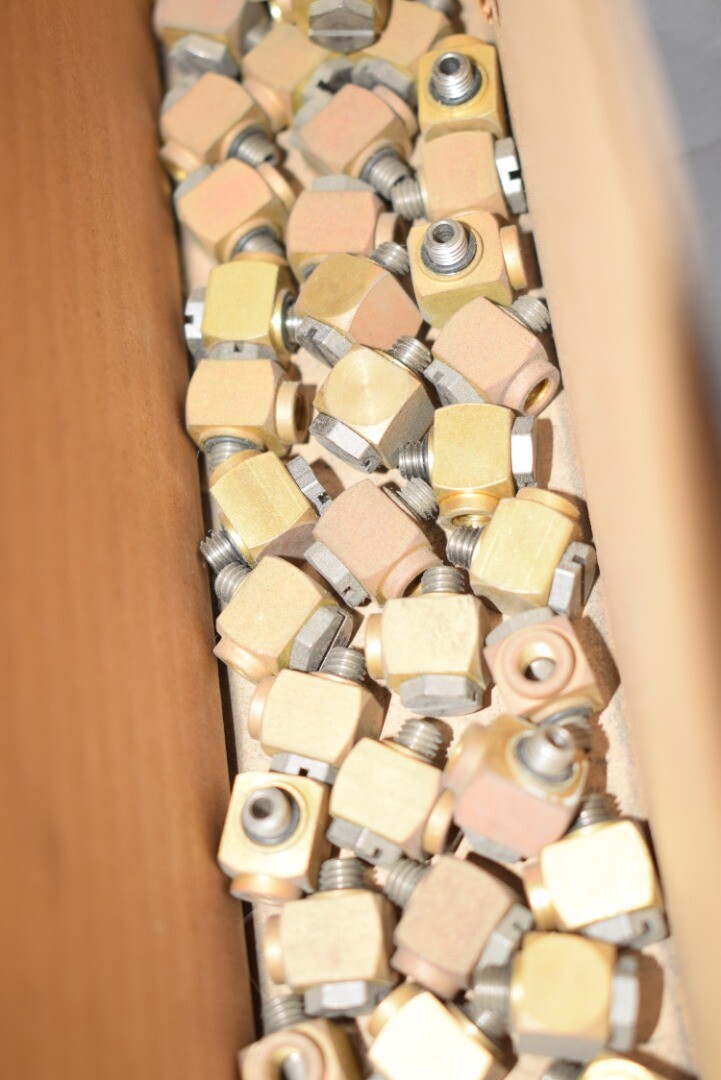 Lot of NEW 8410-14028 Fittings