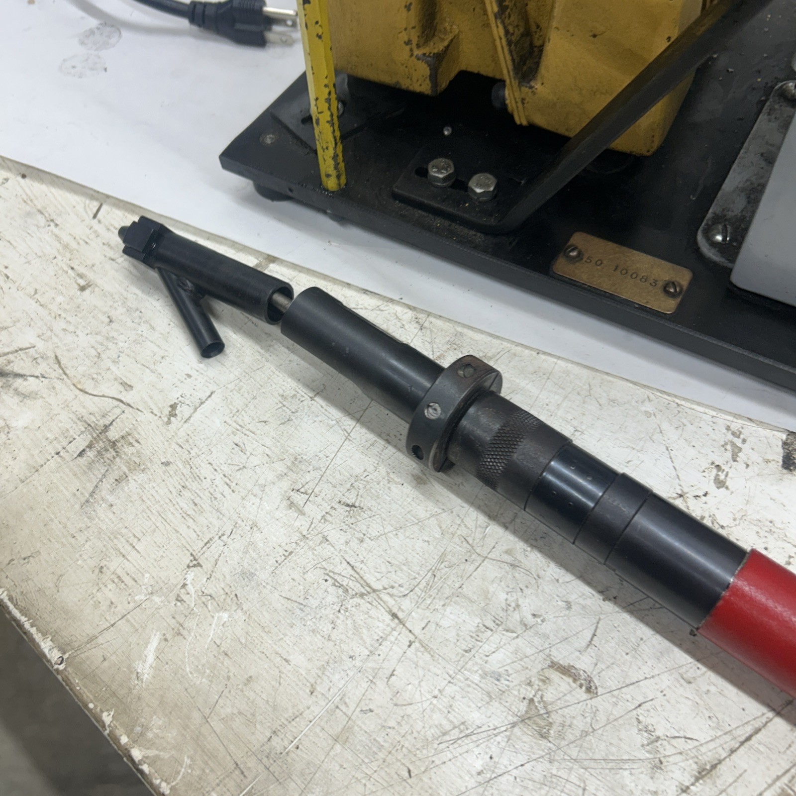 DTI 5000 Automatic Feed Screwdriver. Industrial Automatic Blow Feed Screw Gun.