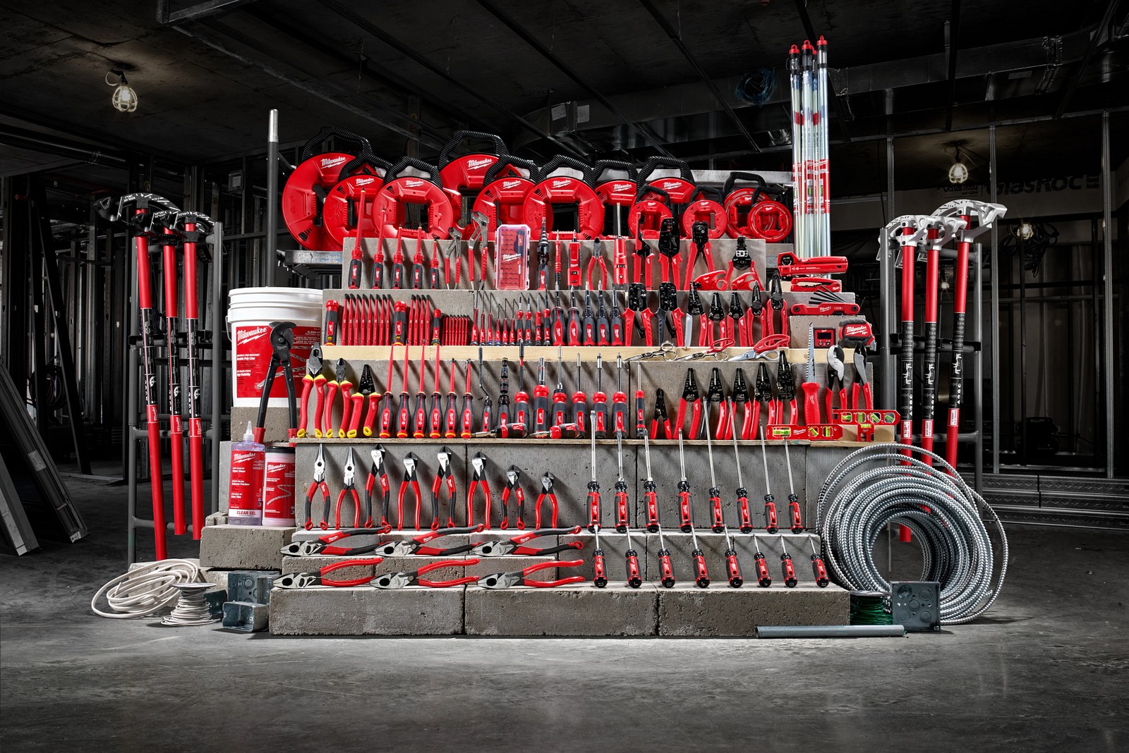 Milwaukee Tool 48-22-4195 100′ Polyester Fish Tape With Flexible Metal Leader