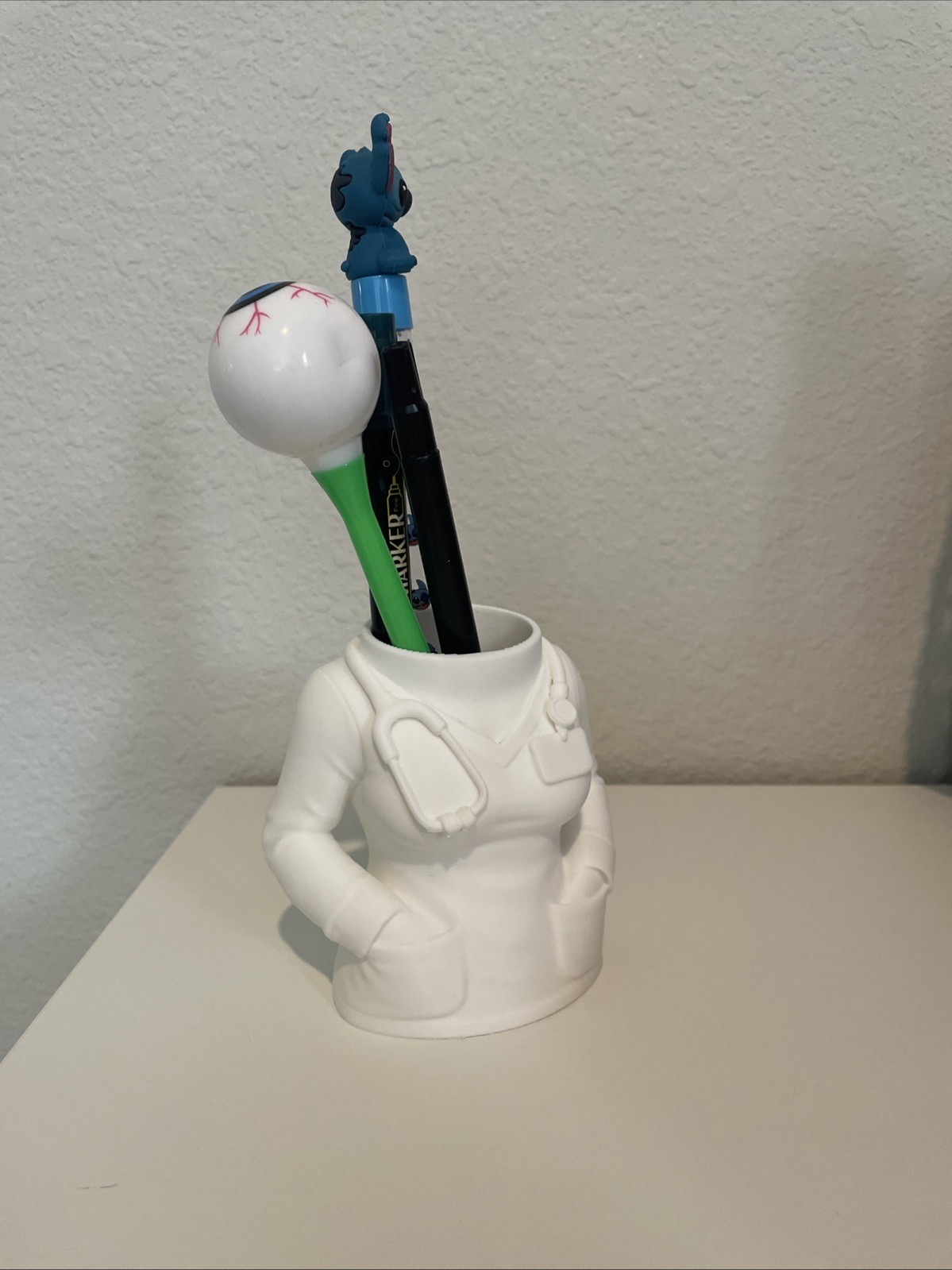 Pen stand, comb, pencil stand, brush stand, white medical jacket