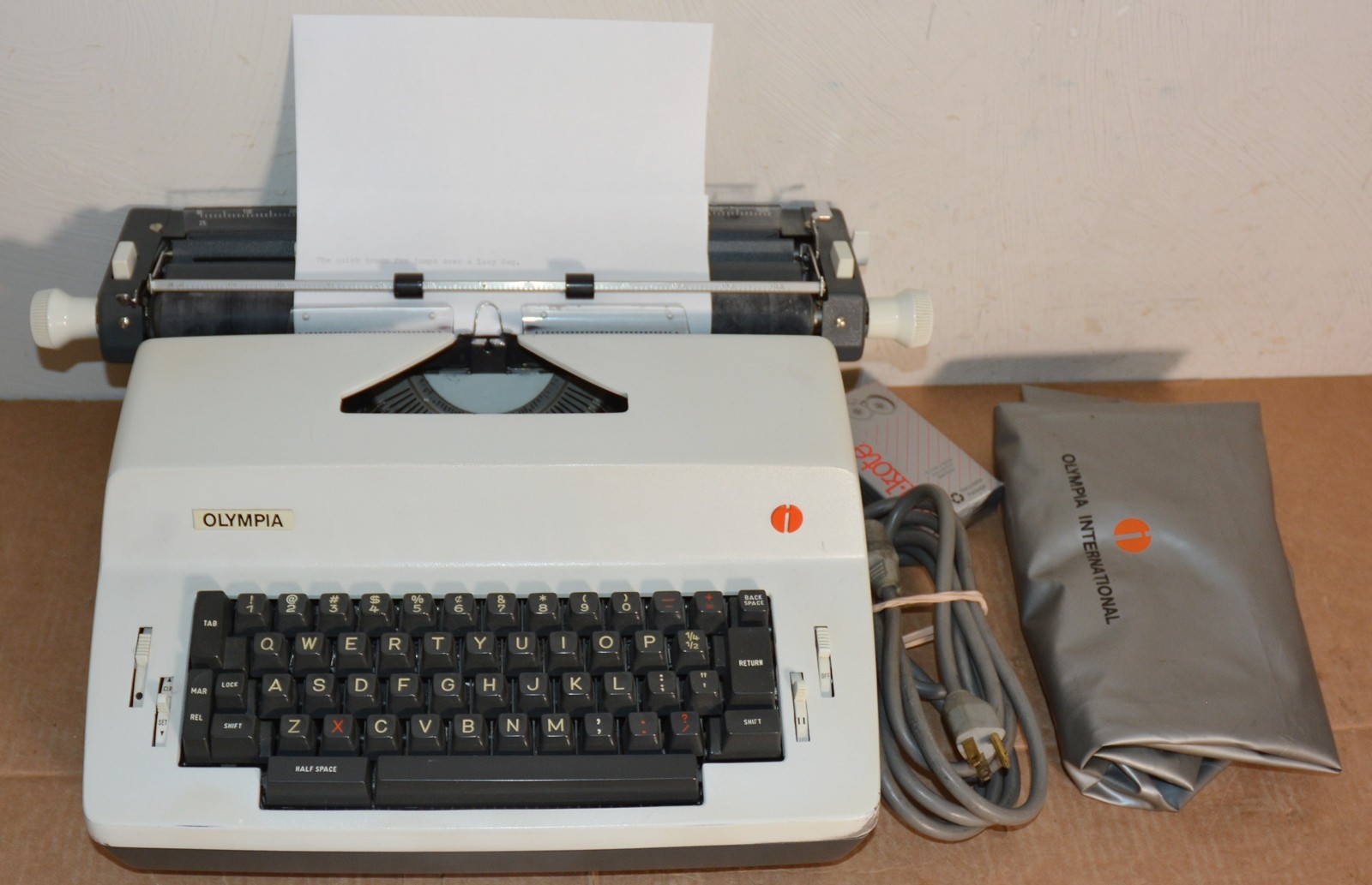 Olympia SGE 35 Typewriter Working with Dust Cover International
