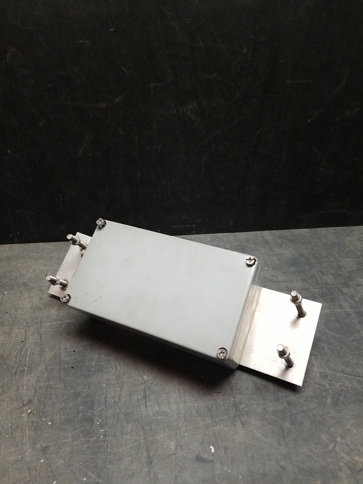 BLOCK DOWN CONVERTER, 1.99 – 2.5GHz in Hoffman Enclosure with pole Mounts