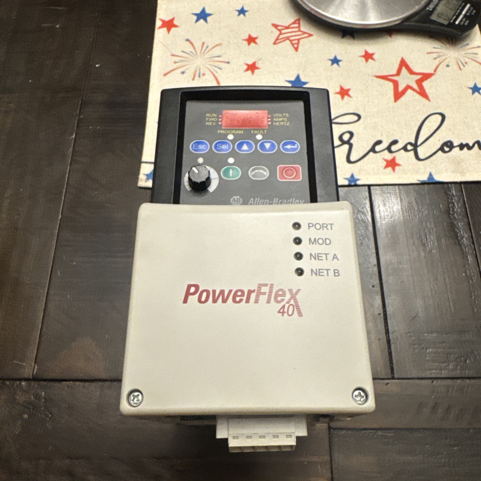 22B-D6P0N104 NEW PLC PowerFlex 40 2.2KW/3.0HP AC Drive 22BD6P0N104 – USED