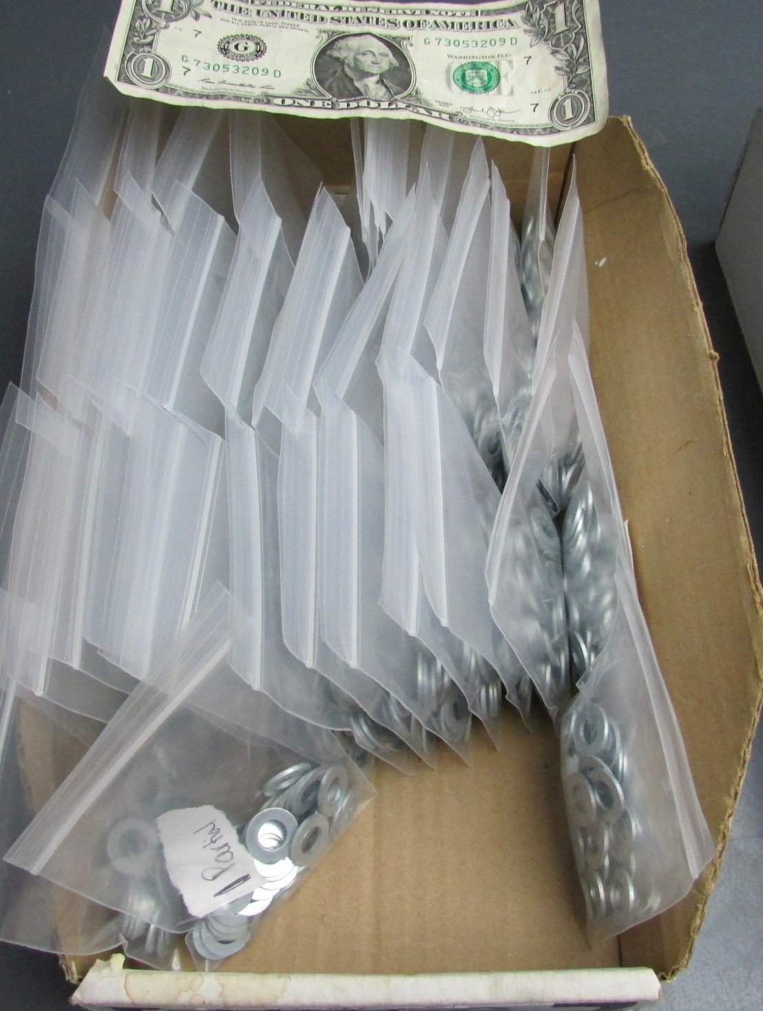 Lot 50 Lindstrom M8 Hardened Steel Flat Washers, Zinc DIN 125A TP200 200 Vickers