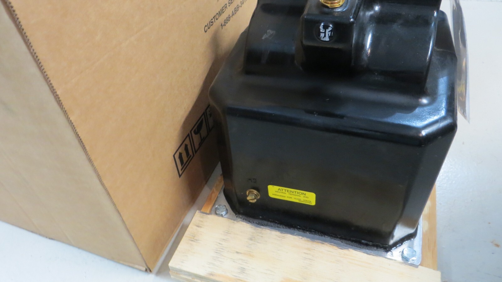 ABB 7525A71G02 – 35:1 VIZ-75 POTENTIAL TRANSFORMER 4200-120V, 35:1, L-to-G