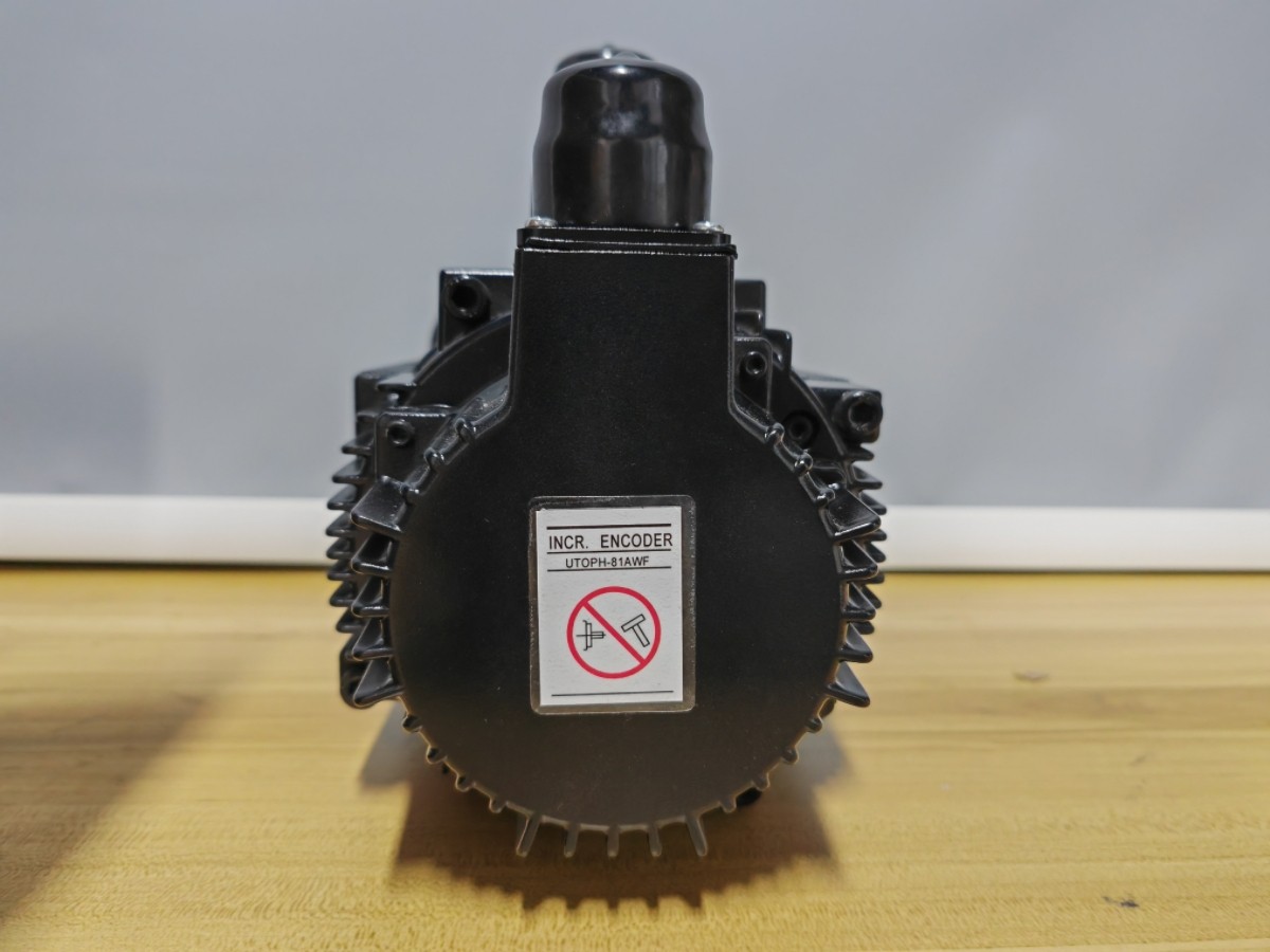 YASKAWA SGMG-13A2ABC AC SERVO MOTOR SGMG13A2ABC New