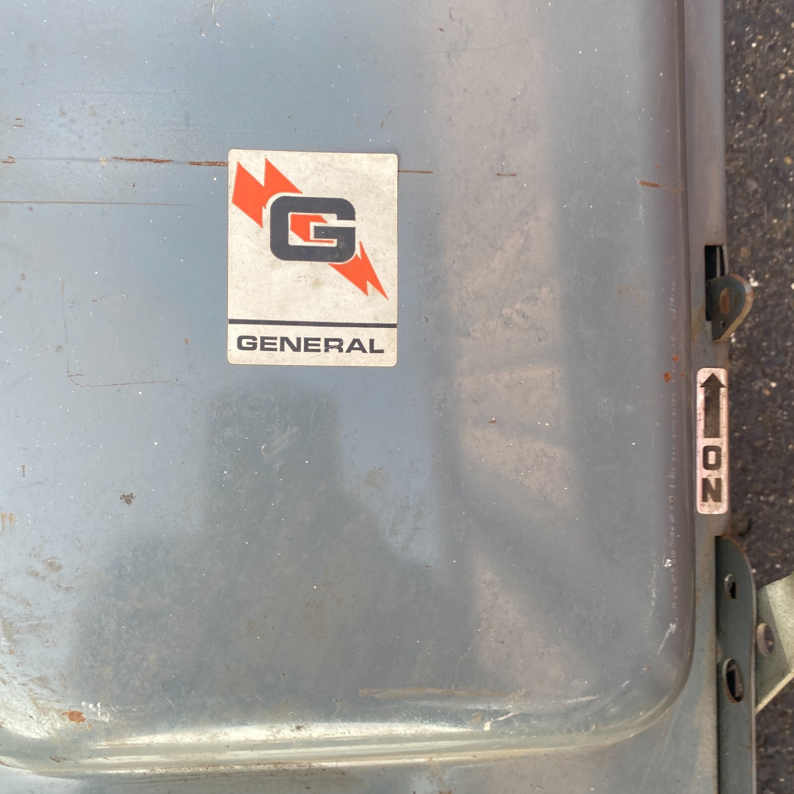 GENERAL 2003 UTI SAFETY SWITCH TYPE D 200AMPS 230VAC 3-POLE ENCLOESD SWITCH 🎯