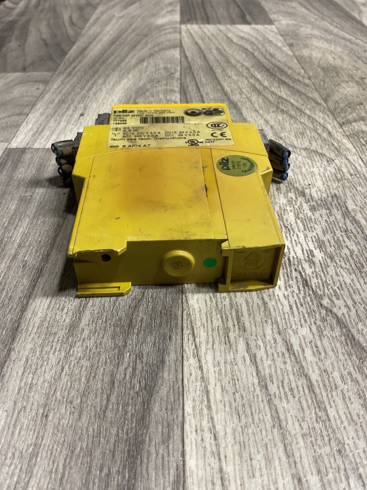 Pilz 777585 Safety Relay, PZE X4P 24VDC 4n/o, *Broken* #4030A3ML