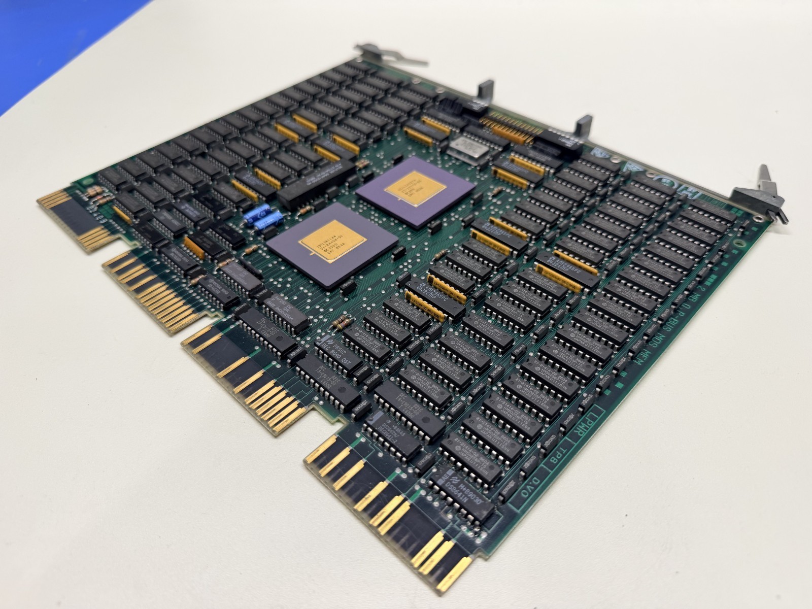 2 MB Q P-BUS MOS MEM