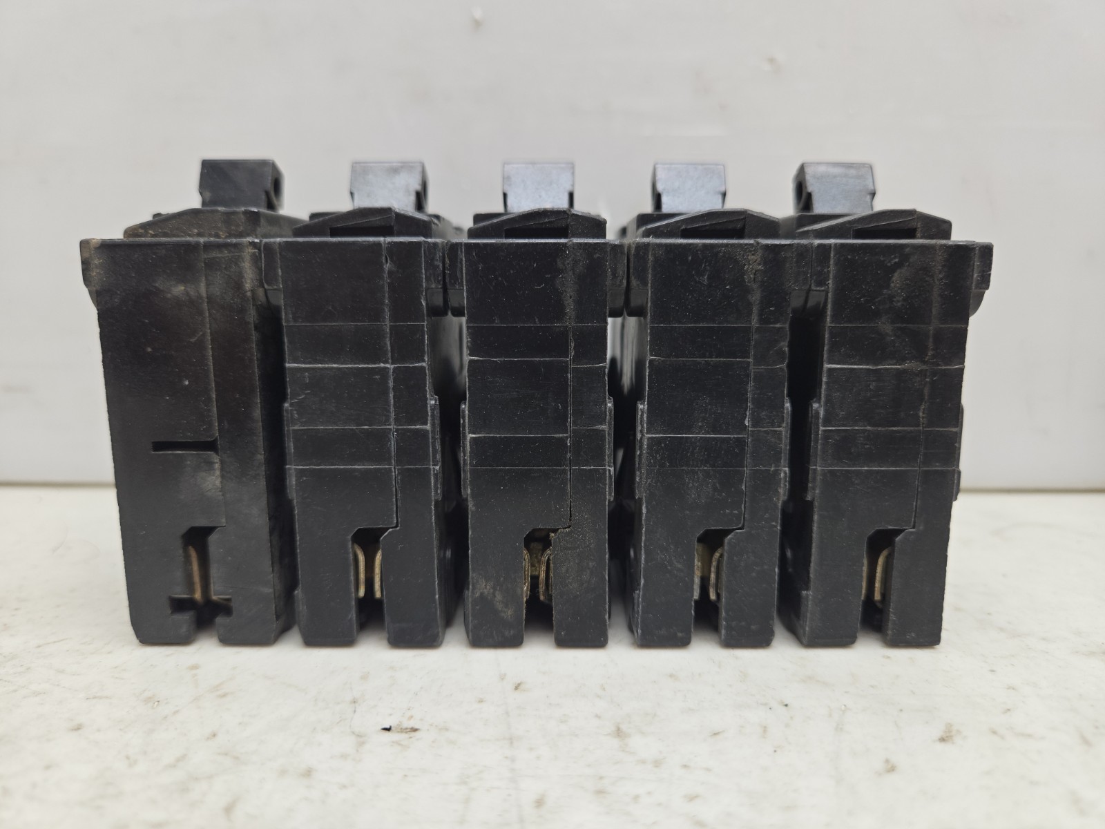 Mixed Lot of 12 Single Pole Circuit Breakers 15A Eaton Cutler Hammer Square D