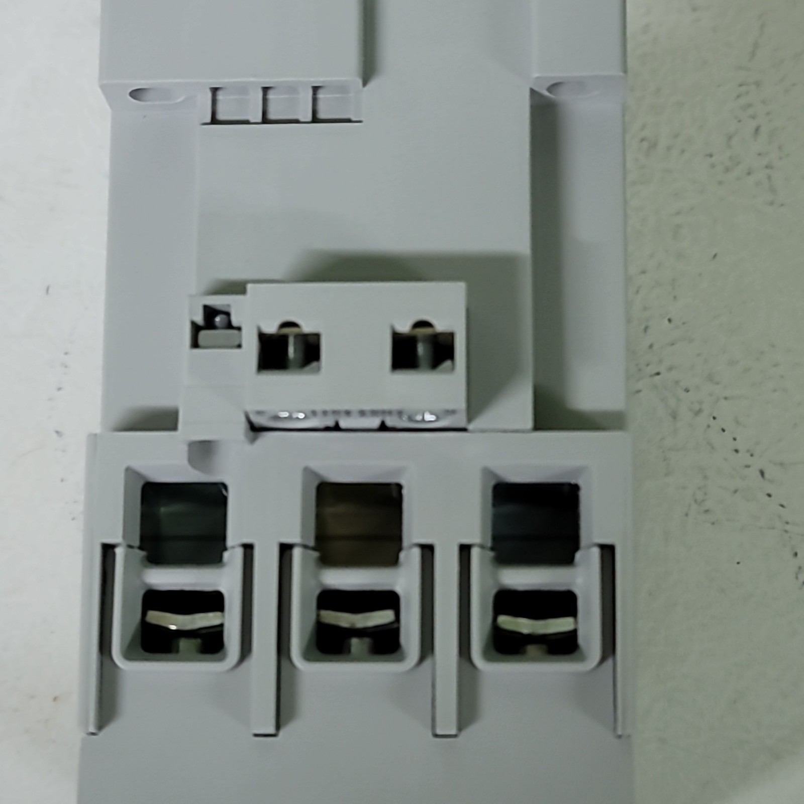 Allen-Bradley 100-C60D00 Bulletin 100 IEC Contactor 100A 3-Pole 120V Coil AC-3