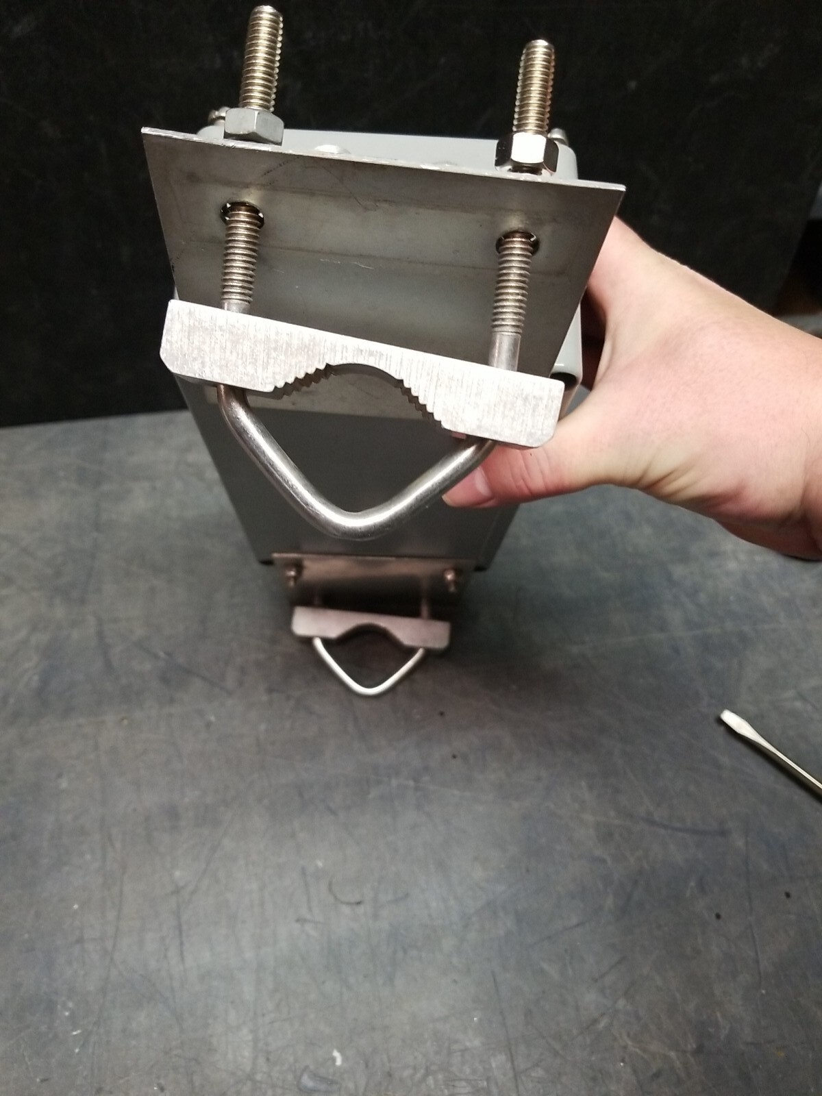 BLOCK DOWN CONVERTER, 1.99 – 2.5GHz in Hoffman Enclosure with pole Mounts