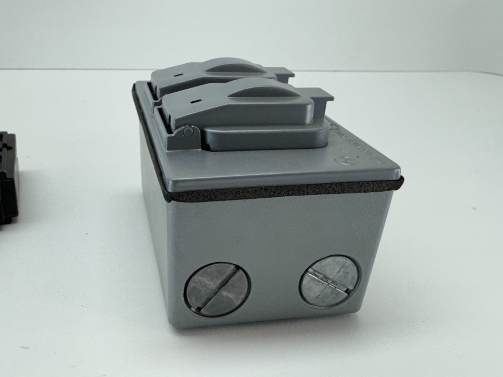 Square D Homeline 15A Circuit Breaker Red Dot Weatherproof Outlet Box Cover Lot