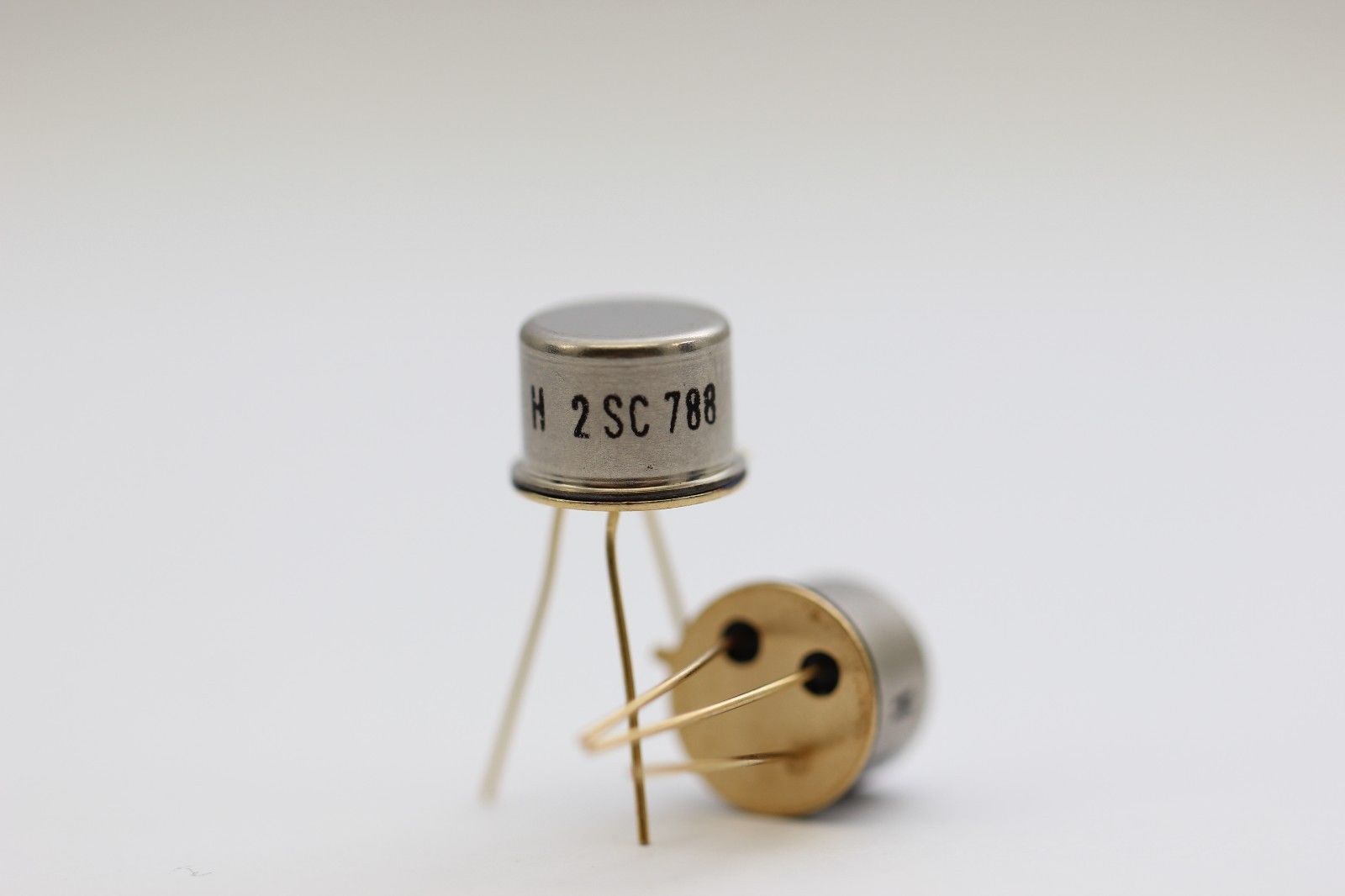 2SC788 GOLD TRANSISTOR NOS( New Old Stock ) 1PC. C405U20F100614