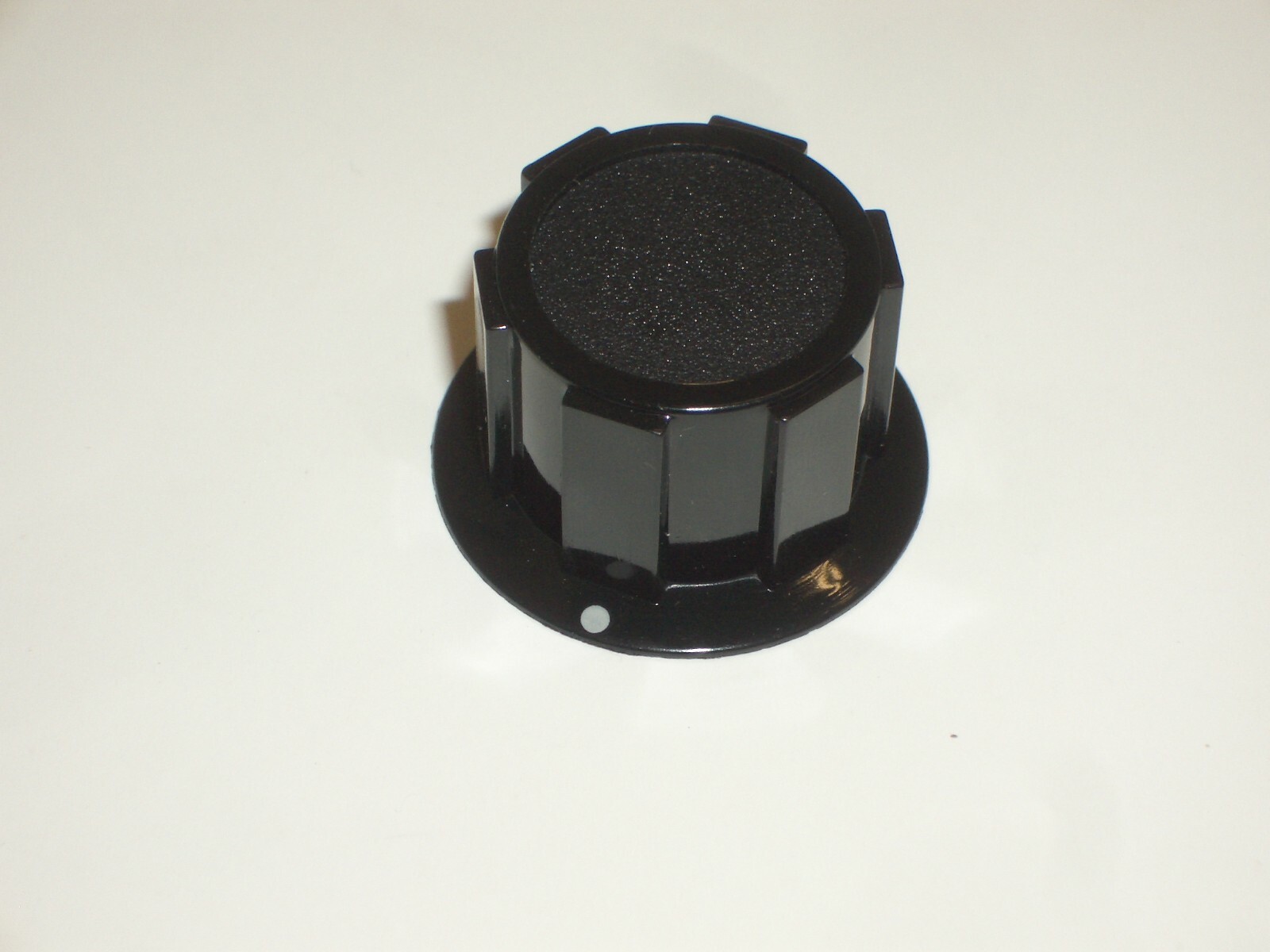 CED P-K388B BLACK SKIRTED POINTER KNOB 1.0″Dx0.6″T 1/4″SHAFT RADIO 1PC