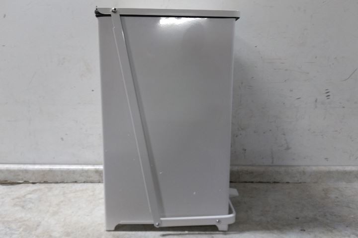 Rubbermaid Commercial Products FGST40EPLWH 25 Gal Container Cap White Step Can